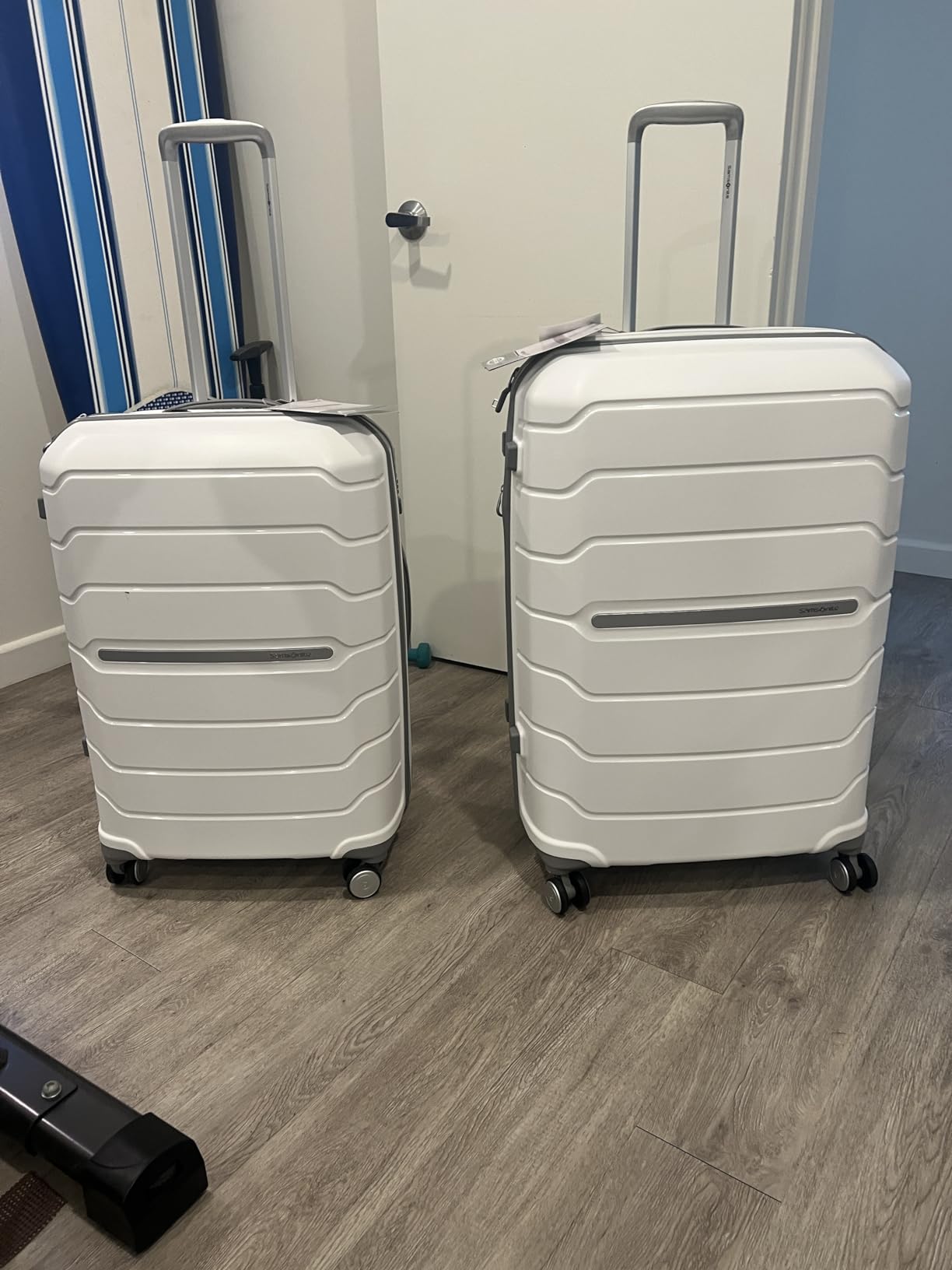 Samsonite Freeform 2-Piece Luggage Set - Carry-On & Large Checked Luggage with Dual Spinner Wheels - Durable Polypropylene Hardshell - TSA Lock, Airline-Approved - Expandable Hard Shell – Black customer photo 2