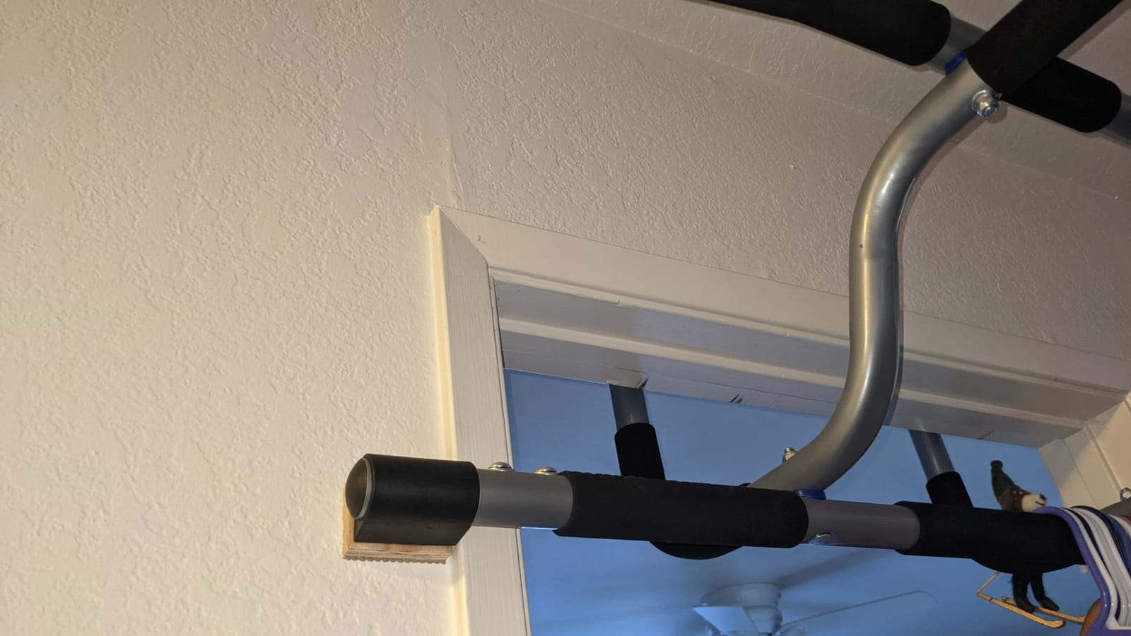 Ultimate Body Press XL Doorway Pull Up bar with Elevated bar & Adjustable Width customer photo 1