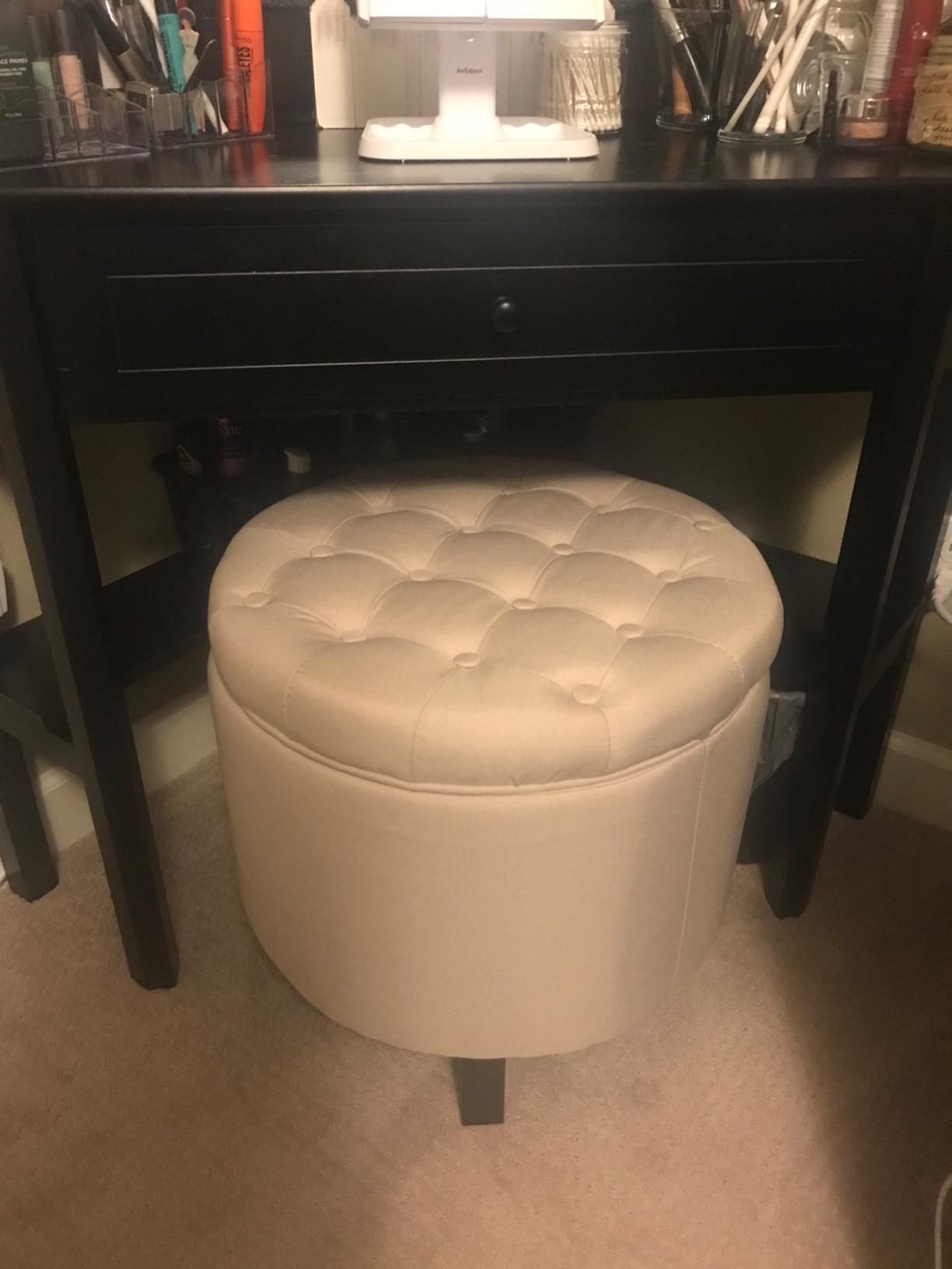 BELLEZE Modern Button Tufted Accent Storage Ottoman, Small Upholstered Circle Pouf Footstool with Lift Top, for Bedroom, Living Room or Vanity, 17-3/4