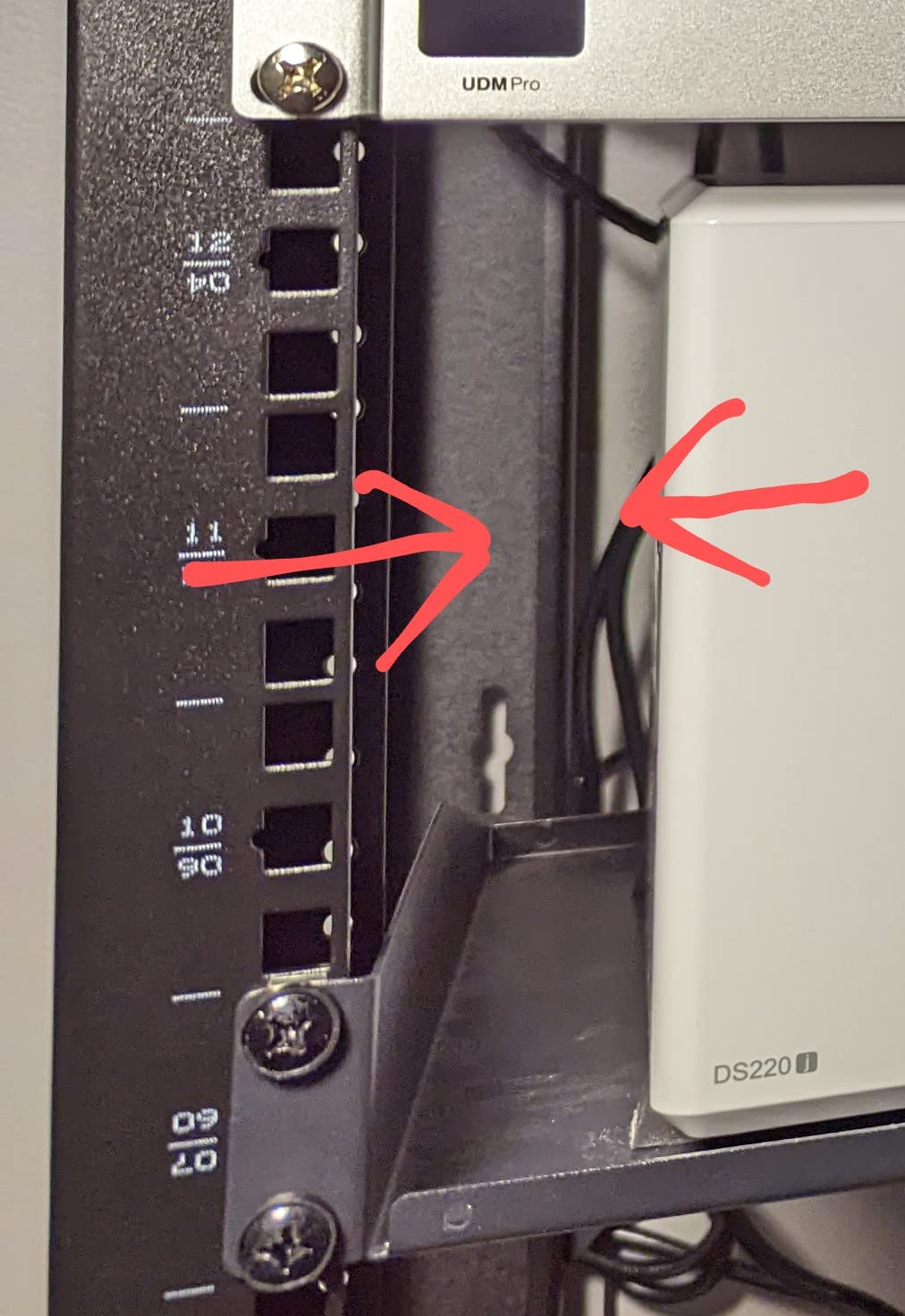 NavePoint 9U Open-Frame Server Rack for 19