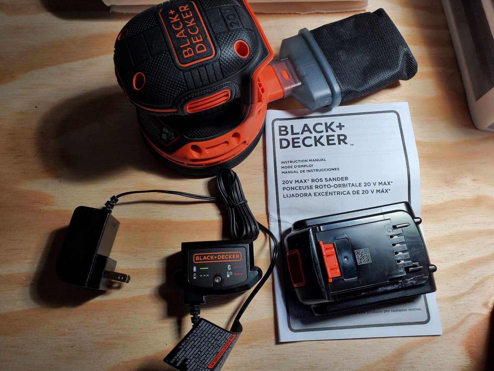 BLACK+DECKER 20V MAX Orbital Sander, Cordless, 12,000 OPM, 2 Sandpaper Sheets, Battery and Charger Included (BDCRO20C) customer photo 1