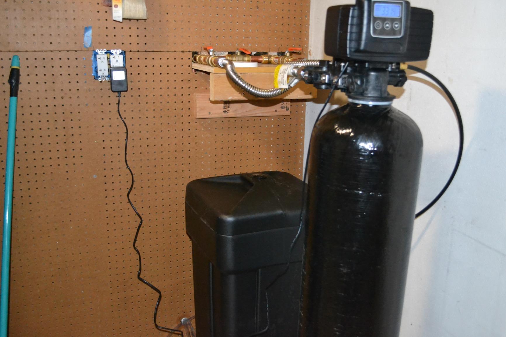 Fleck 5600 SXT Metered 64,000 Grain Water Softener, 10% resin | 10% Commercial Grade Cation Resin, Partially Loaded customer photo 1
