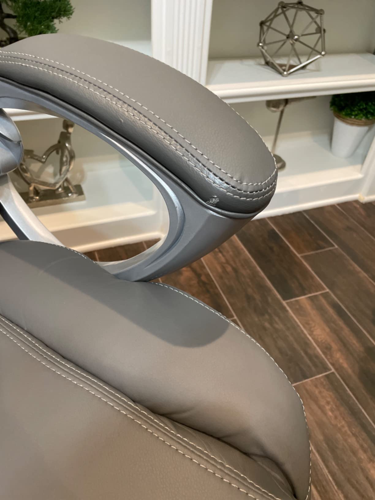 Serta Bryce Executive Office Chair, Ergonomic Computer Desk Chairs with Patented AIR Lumbar Support, Comfy Body Pillows, Height Adjustable, Swivel Base with Wheels, Bonded Leather, Black customer photo 2