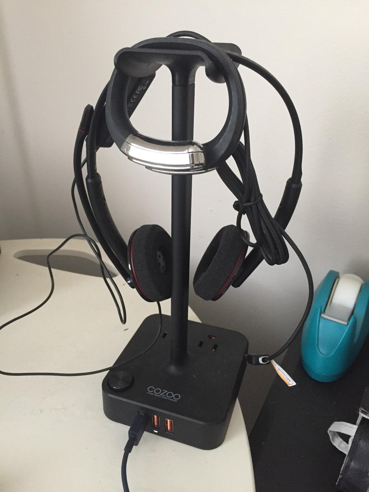 cozoo Headphone Stand with Charger for Desk, Gifts for Gamers Men, Black customer photo 2