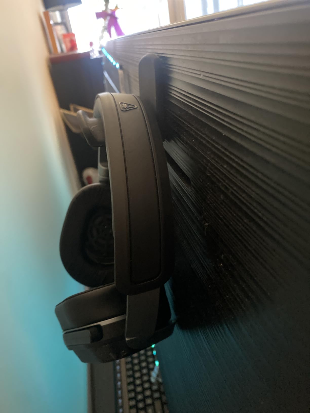 Avantree Neetto HS907 - Universal Headphone Hanger for Wall or Desk customer photo 2