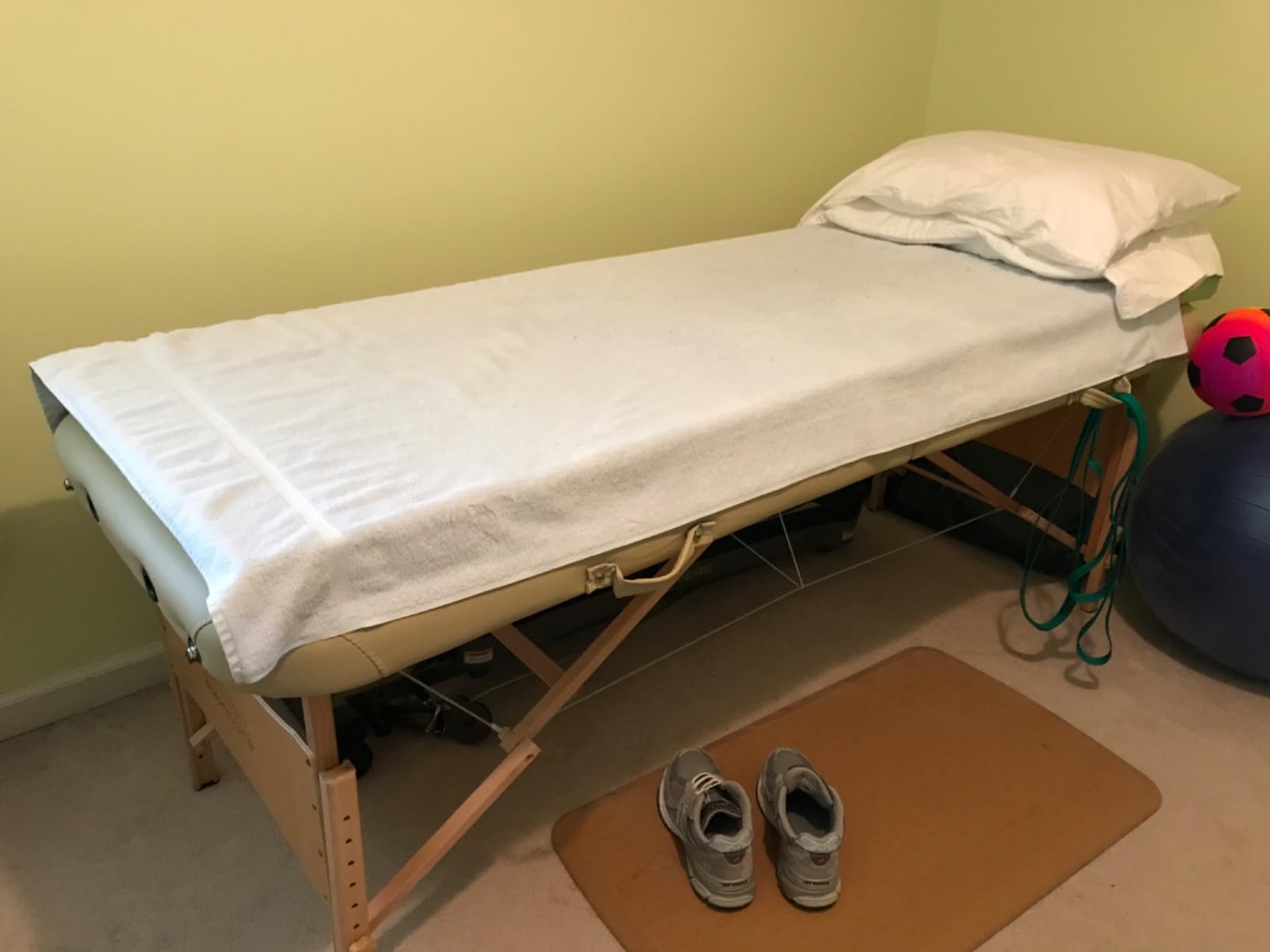 Saloniture Basic Portable Folding Massage Table - Black customer photo 1