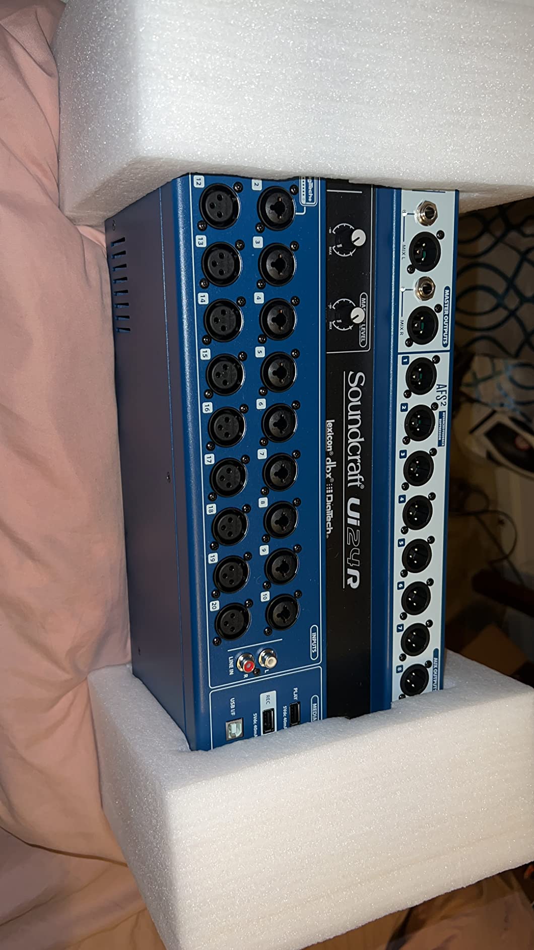 Soundcraft Ui24R Rack-Mountable Laptop or Tablet-Controlled, 24 input Digital Audio Mixer with onboard Signal Processing customer photo 1