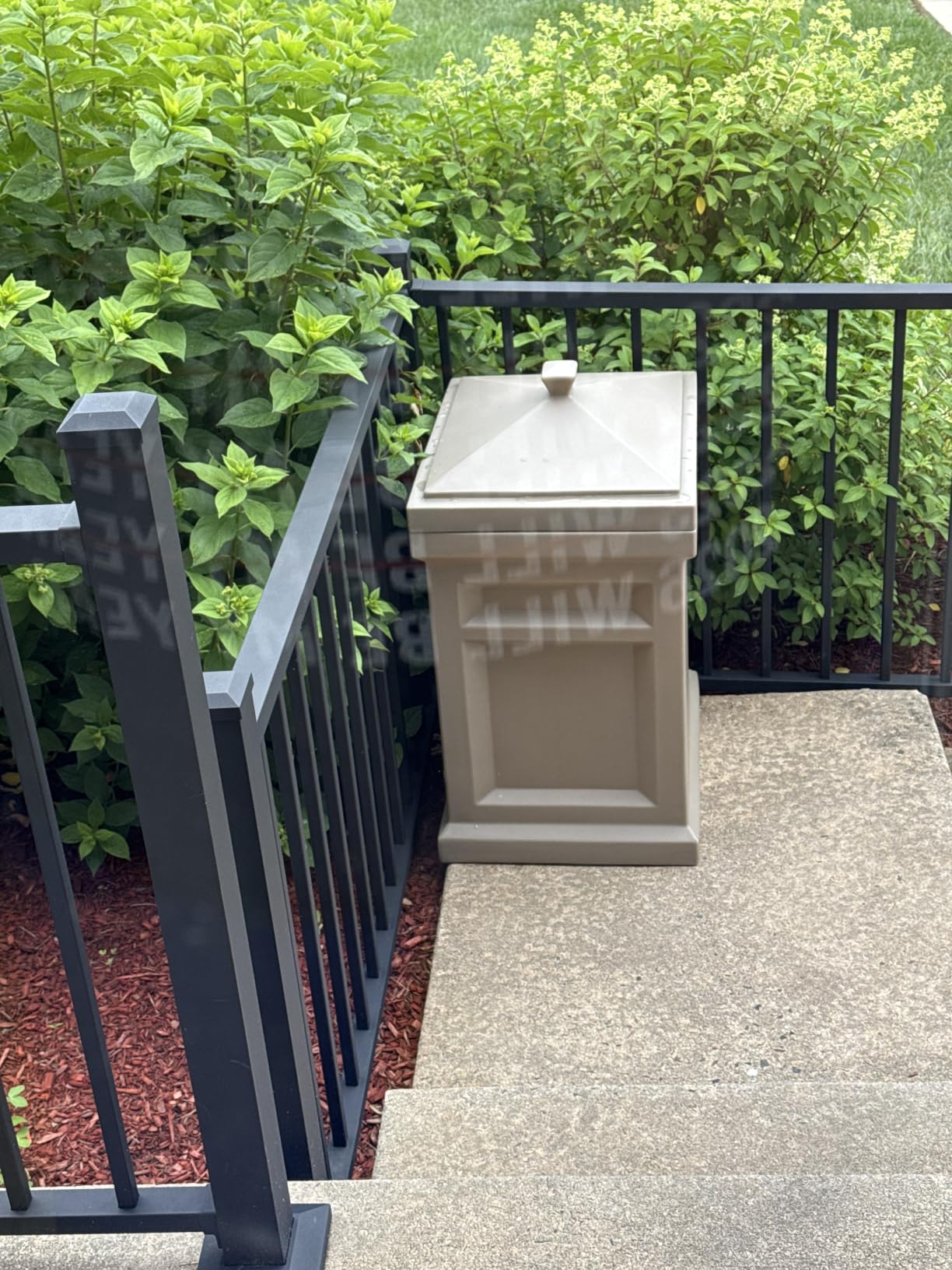 Step2 Express Parcel Delivery Box, Large Outdoor Package Bin with Lid, Weather-Resistant, Black customer photo 1