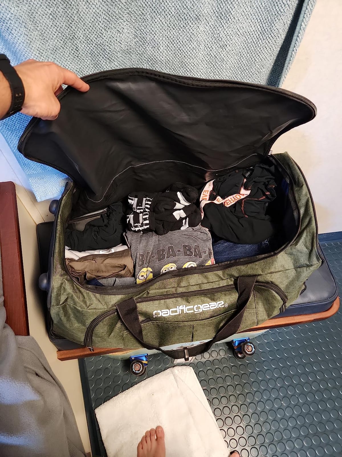 Pacific Gear Duffel Bag with Rolling Wheels customer photo 2