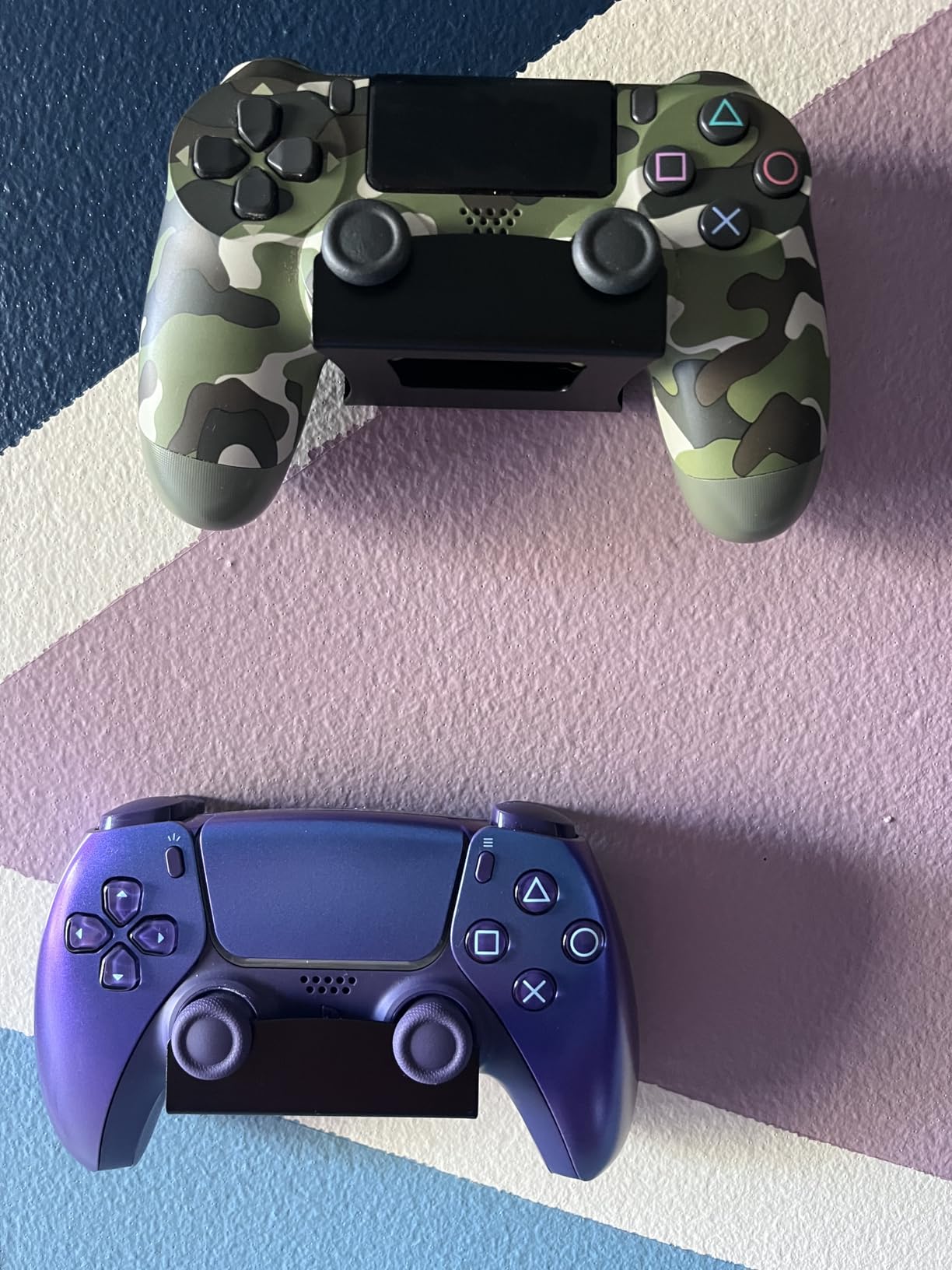 Monzlteck New Wall Mount for PS4 Controller,Compatible with PS5 Controller,Screw-Free Application（1 Piece） customer photo 1