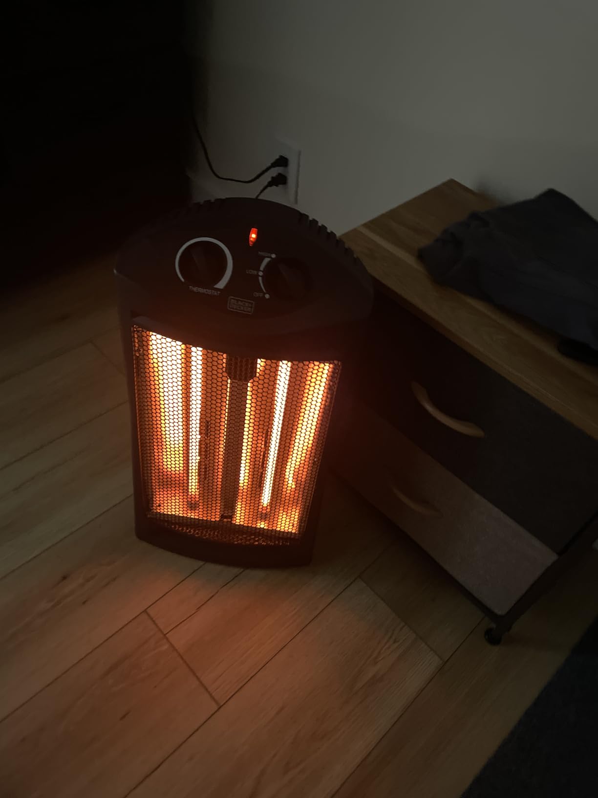 BLACK+DECKER Infrared Radiant Quartz Tower Heater, BHTI06, Black customer photo 2