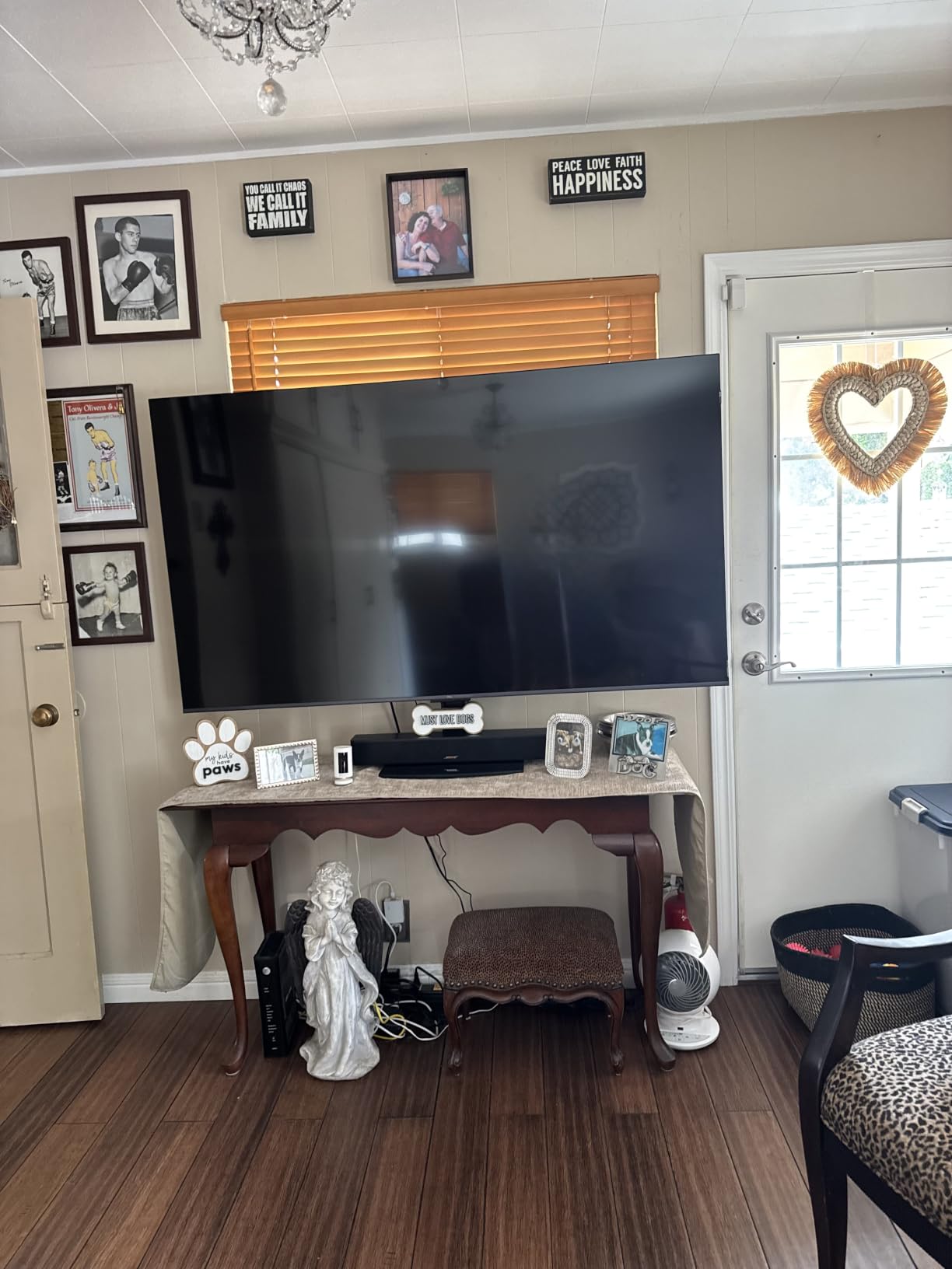 Universal Swivel TV Stand/Base Table Top TV Stand 32 to 65 inch TVs 80 Degree Swivel, 4 Level Height Adjustable, Heavy Duty Tempered Glass Base, Holds up to 88lbs Screens, HT04B-002 customer photo 2