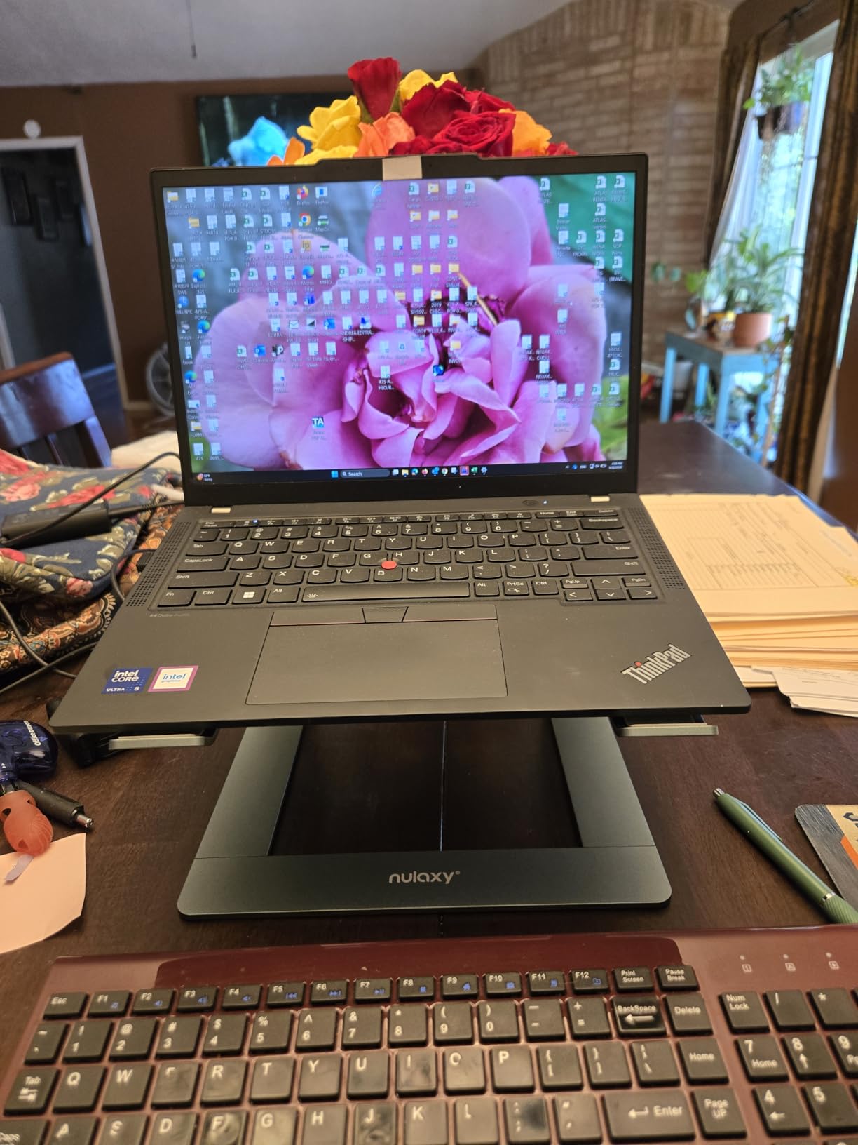 Nulaxy Full Aluminum Laptop Stand, Stable Support to 22 lbs, Open Cooling customer photo 1