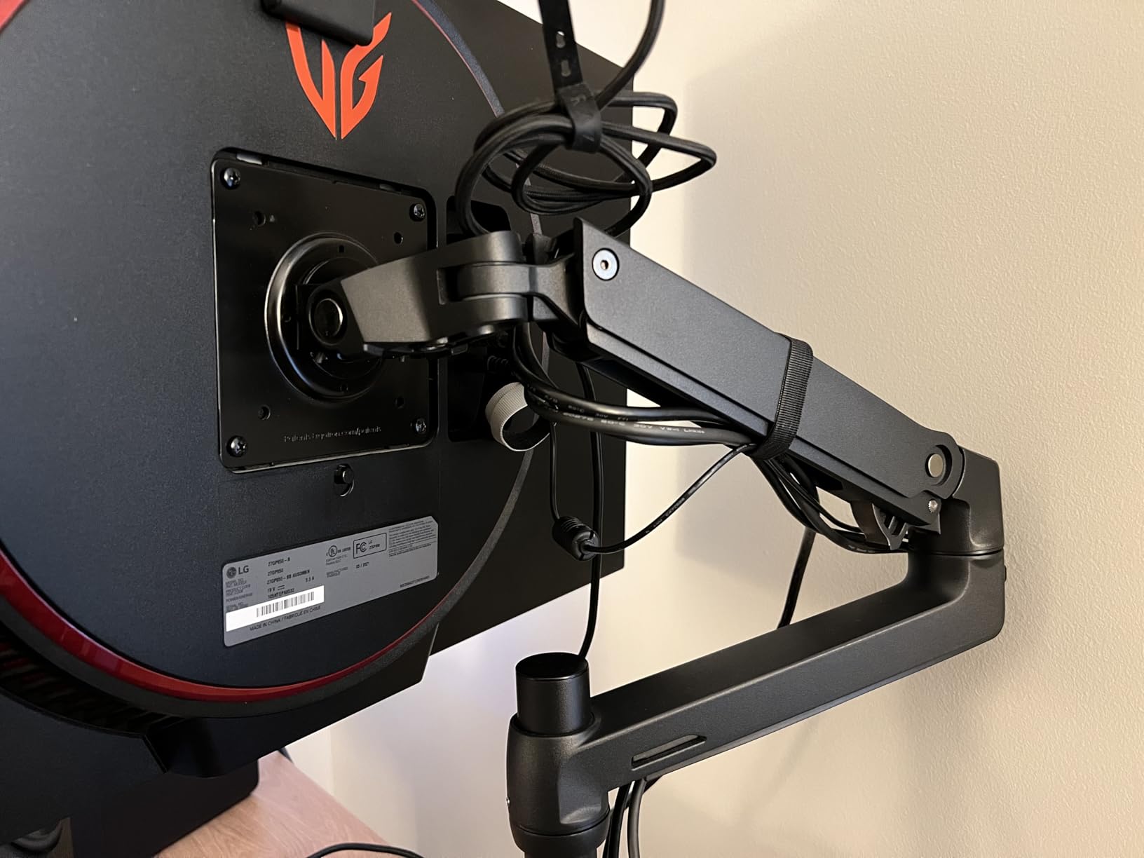 Ergotron – LX Monitor Arm, Single Monitor Desk Mount – fits Flat Curved Ultrawide Computer Monitors up to 34 Inches, 7 to 25 lbs, VESA 75x75mm or 100x100mm – Matte Black customer photo 1