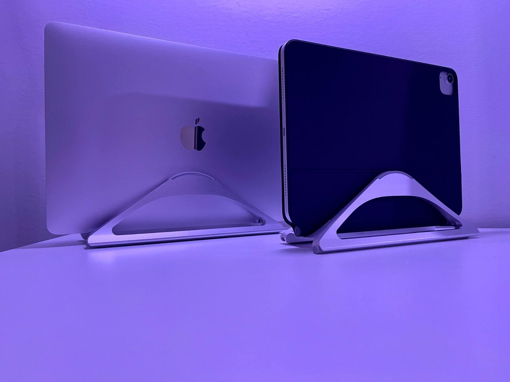HumanCentric Vertical Laptop Stand for Desks Adjustable Matte Black MacBook customer photo 1