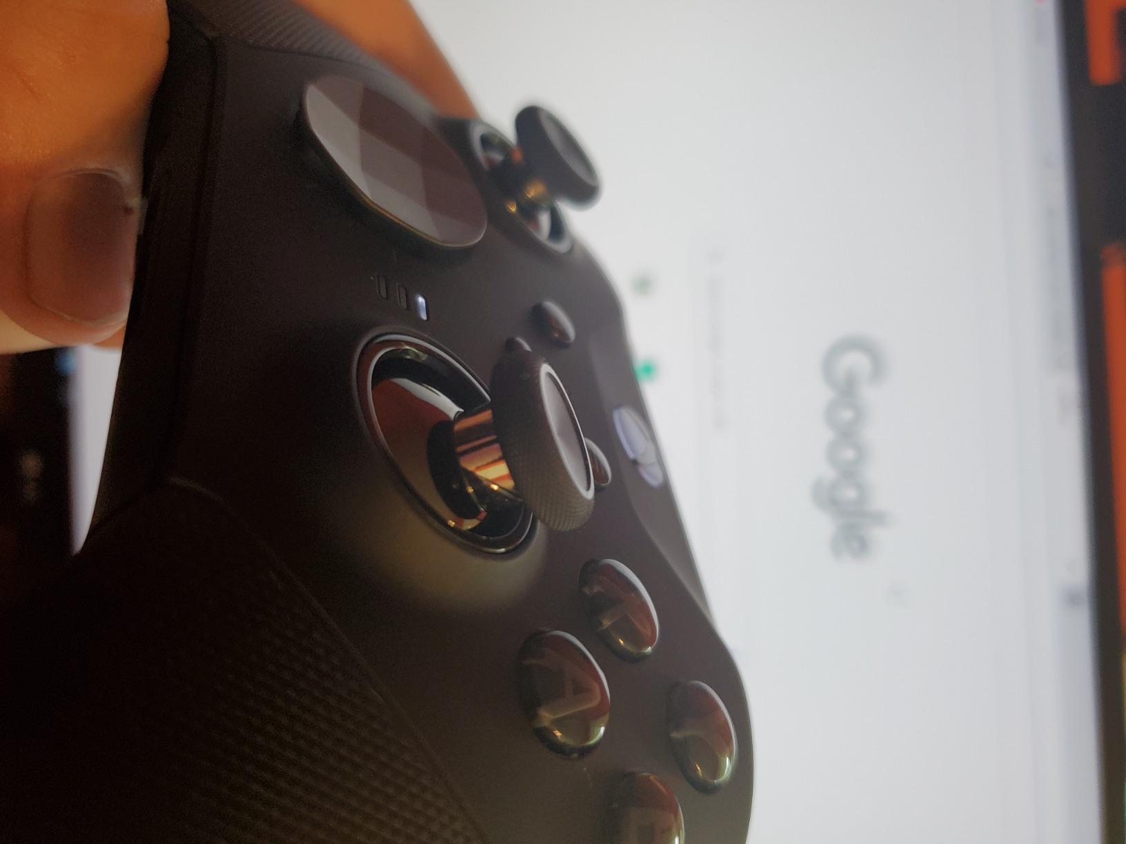 Xbox Wireless Gaming Controller | Elite Series 2 | Black | Consoles, PCs, TVs, mobile, and more | Adjustable Thumbsticks | Trigger Locks customer photo 2