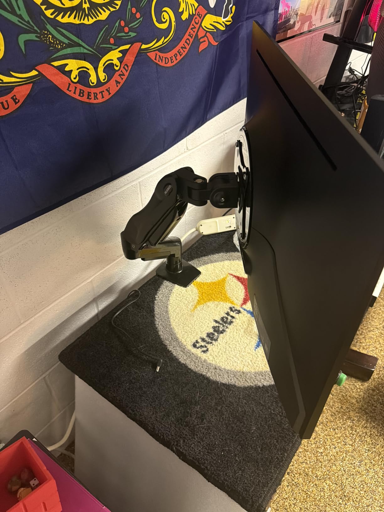 HUANUO FlowLift™ Single Monitor Mount, 13 to 32 Inch Monitor Arm, Adjustable Monitor Stand, Vesa Mount with Clamp and Grommet Base - Fits 4.4 to 19.8lbs LCD Computer Monitors customer photo 1