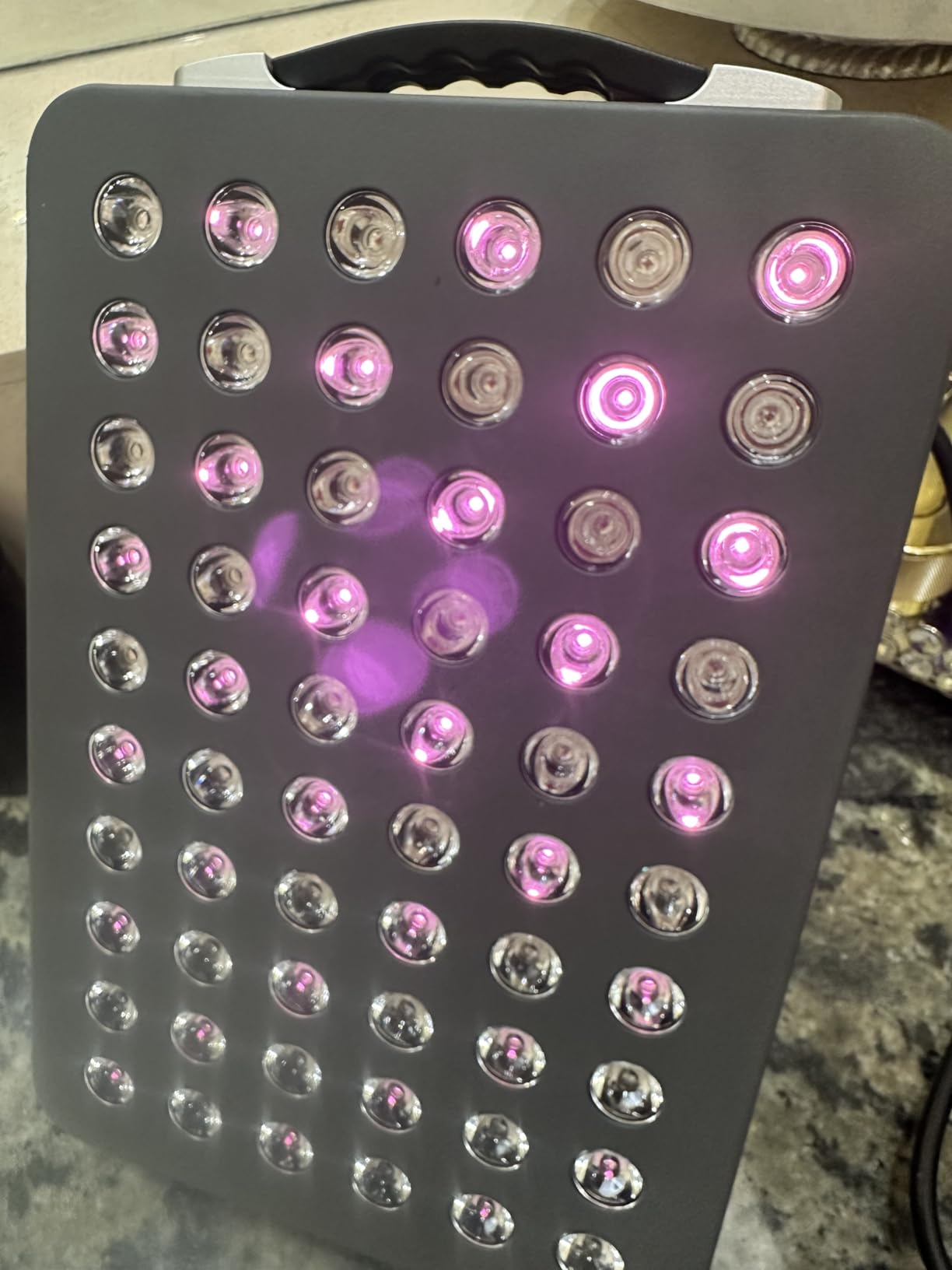 Hooga HG300 Red Light Therapy Panel, 660nm Red & 850nm Near-Infrared Light, 60 LEDs, Built-in Timer, Adjustable Stand for Home Wellness customer photo 1
