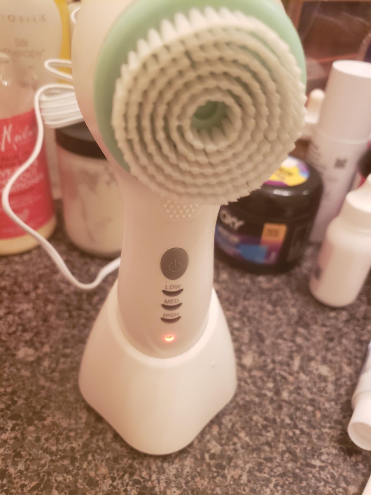 True Glow by Conair Facial Brush - Waterproof + Rechargeable customer photo 1