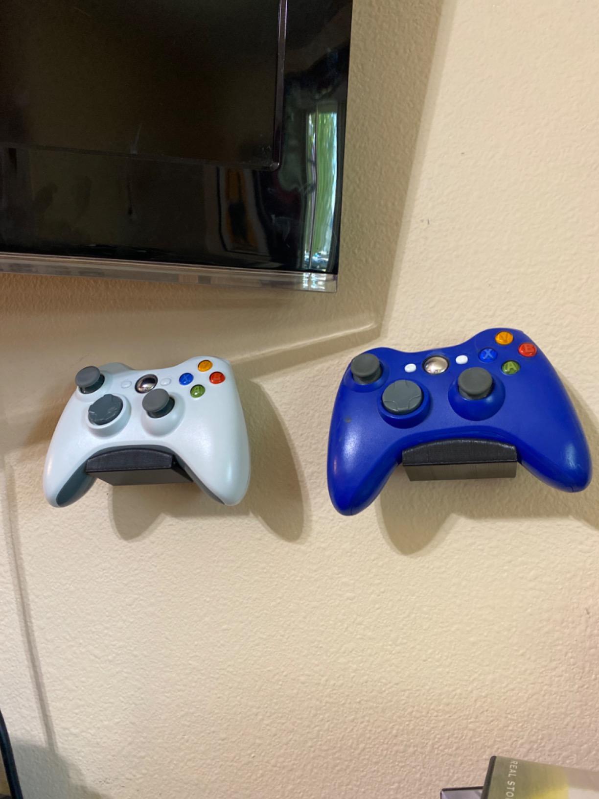 BRAINWAVZ Game Controller Holder Wall Mount Stand (2 Pack) for Xbox, PS5, Series X, ONE, PS4, PS3, Switch, Nintendo, PC & More, Fits Latest & Retro Gamepads, Stick On, Easy to Install, UGC1 customer photo 1