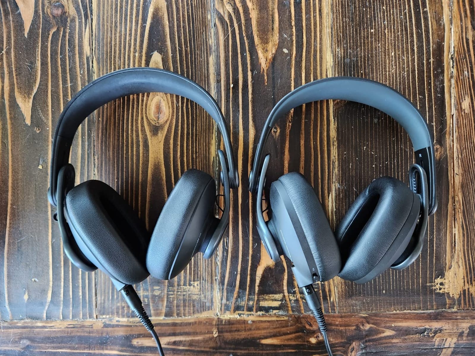 AKG Pro Audio K371 Wired Over-Ear Closed-Back Foldable Professional Recording Studio Headphones customer photo 1