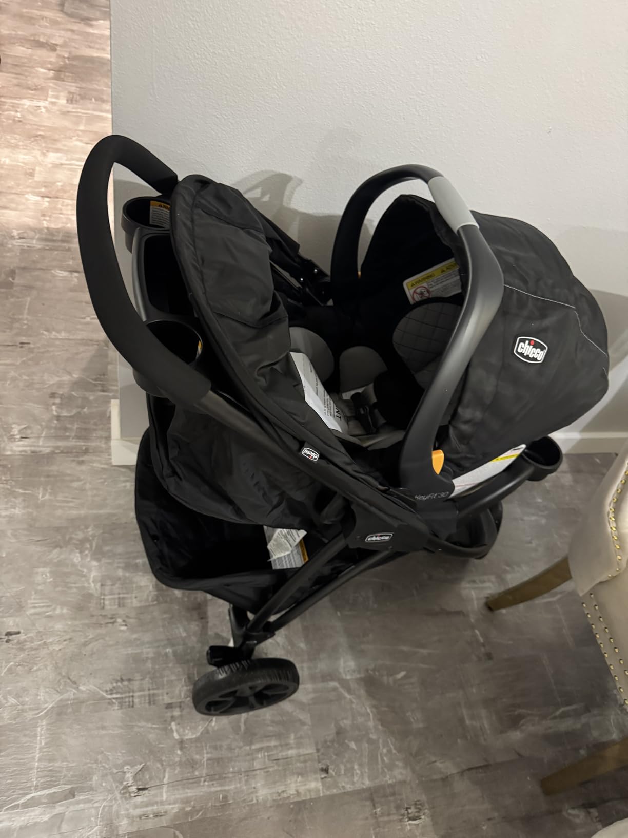 Chicco Viaro Travel System, Viaro Quick-Fold Stroller with KeyFit 30 Infant Car Seat and Base, Black/Black customer photo 2