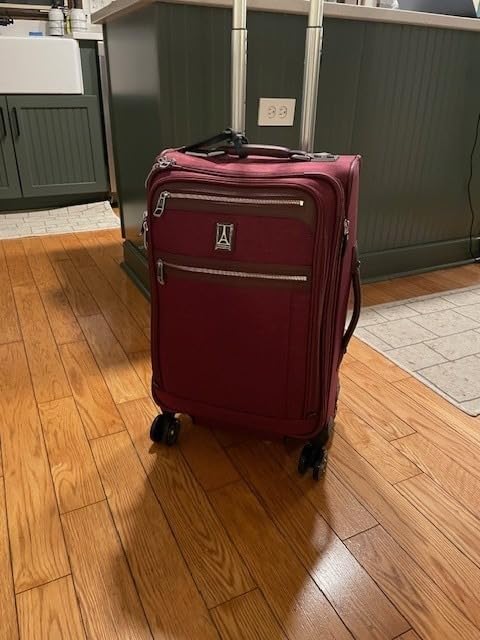 Travelpro Platinum Elite Carry-On Luggage Spinner, True Navy, 21-Inch customer photo 1