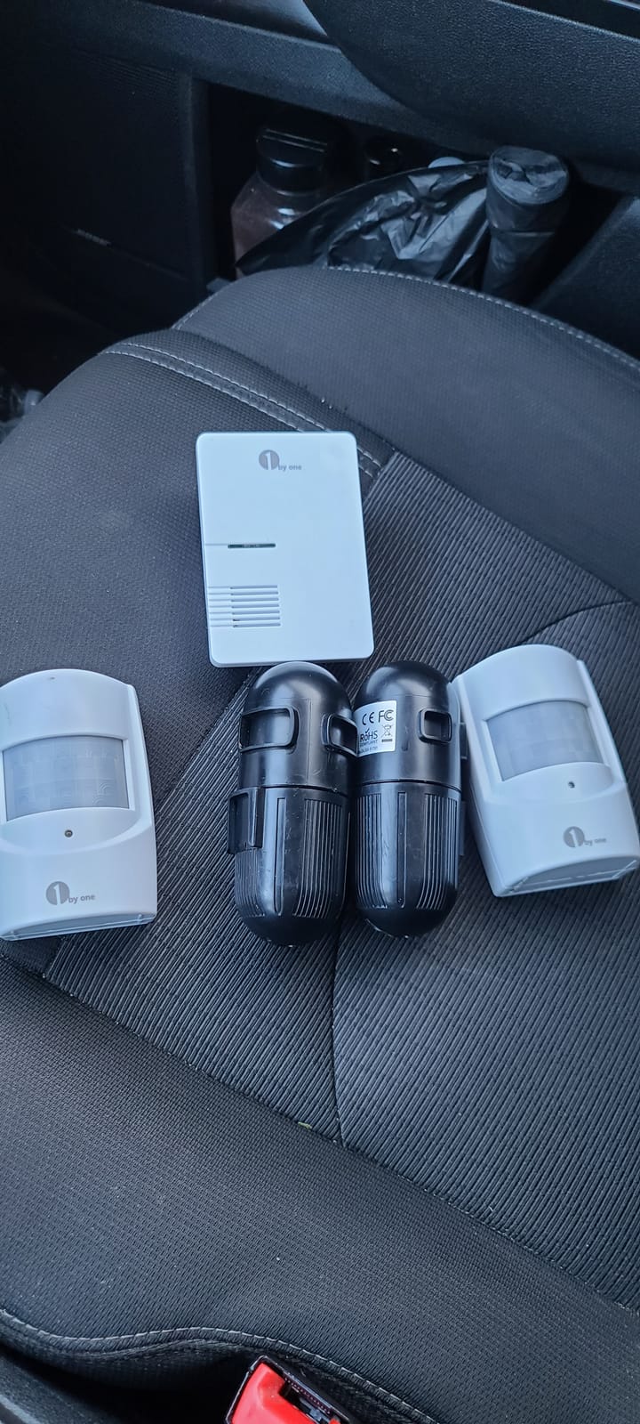 1byone Driveway Alarm, 36 Melodies, 1 Plug-in Receiver 2 PIR Detectors | Home Security Alert System, Weatherproof Design, 1000ft/300m Wireless Transmission Range & 24ft PIR Motion Detection Range customer photo 1