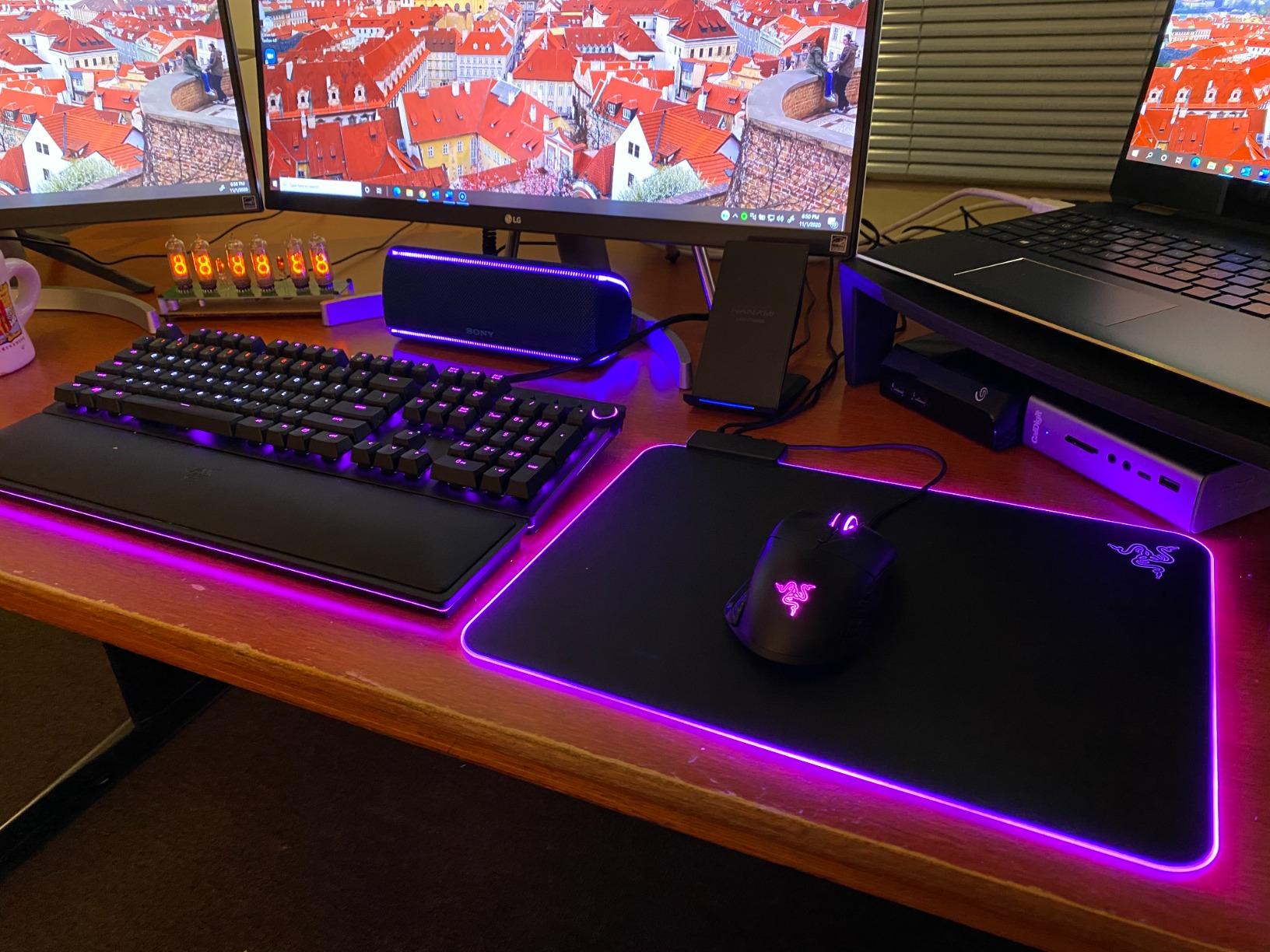 Razer Firefly Hard V2 RGB Gaming Mousepad, Customizable Chroma Lighting customer photo 1
