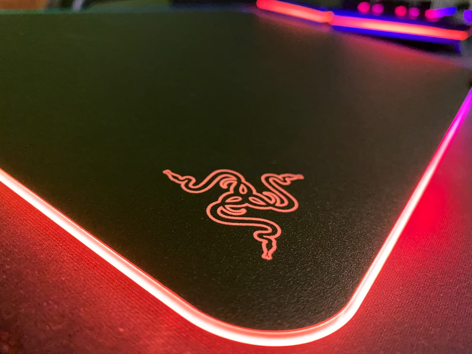 Razer Firefly Hard V2 RGB Gaming Mousepad, Customizable Chroma Lighting customer photo 2