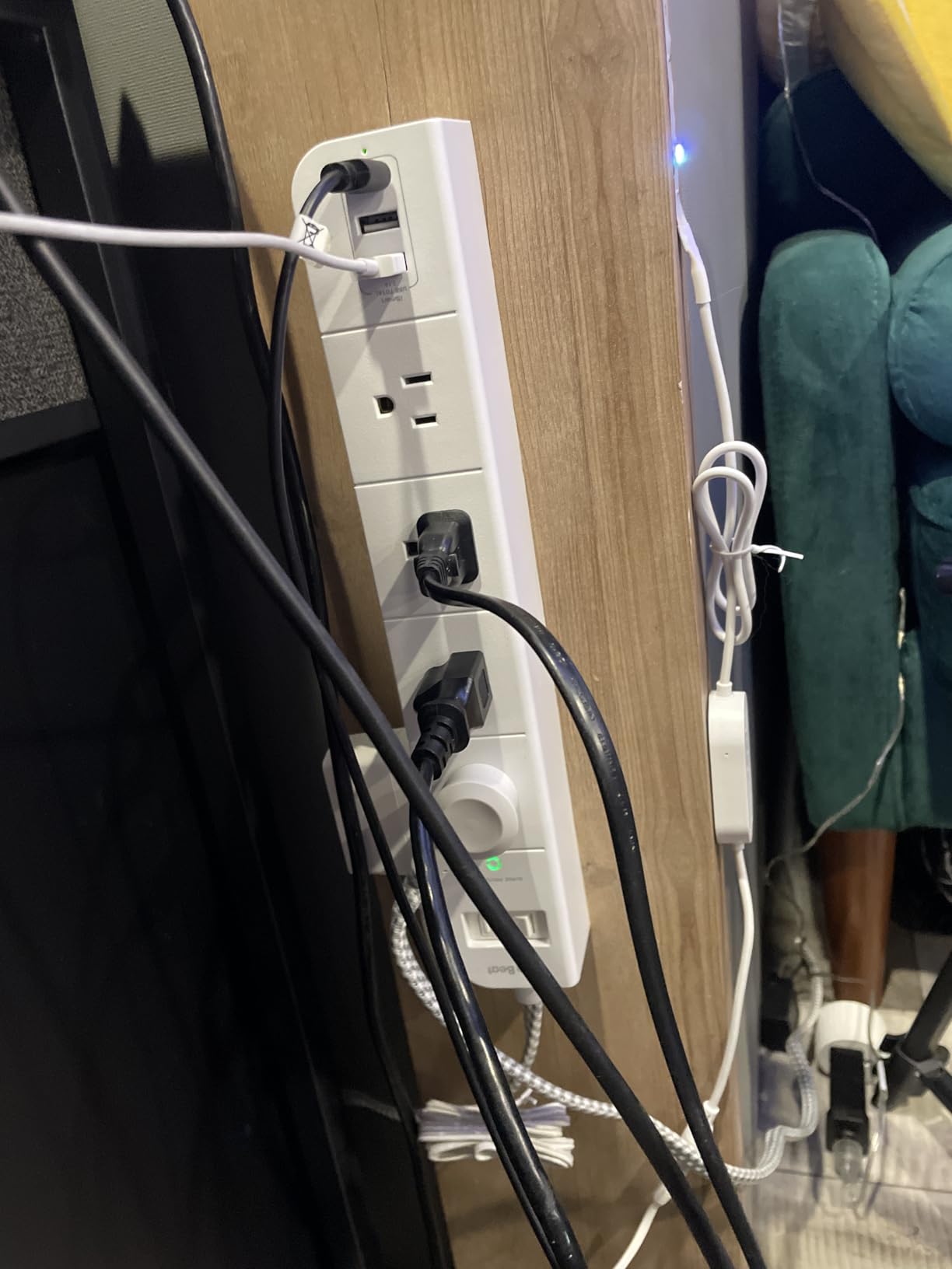 Kasa Smart Plug Power Strip, KP303, Smart Outlet, No Hub Required | Surge Protector with 3 Individually Controlled Smart Outlets and 2 USB Ports, Works with Alexa & Google Home customer photo 1