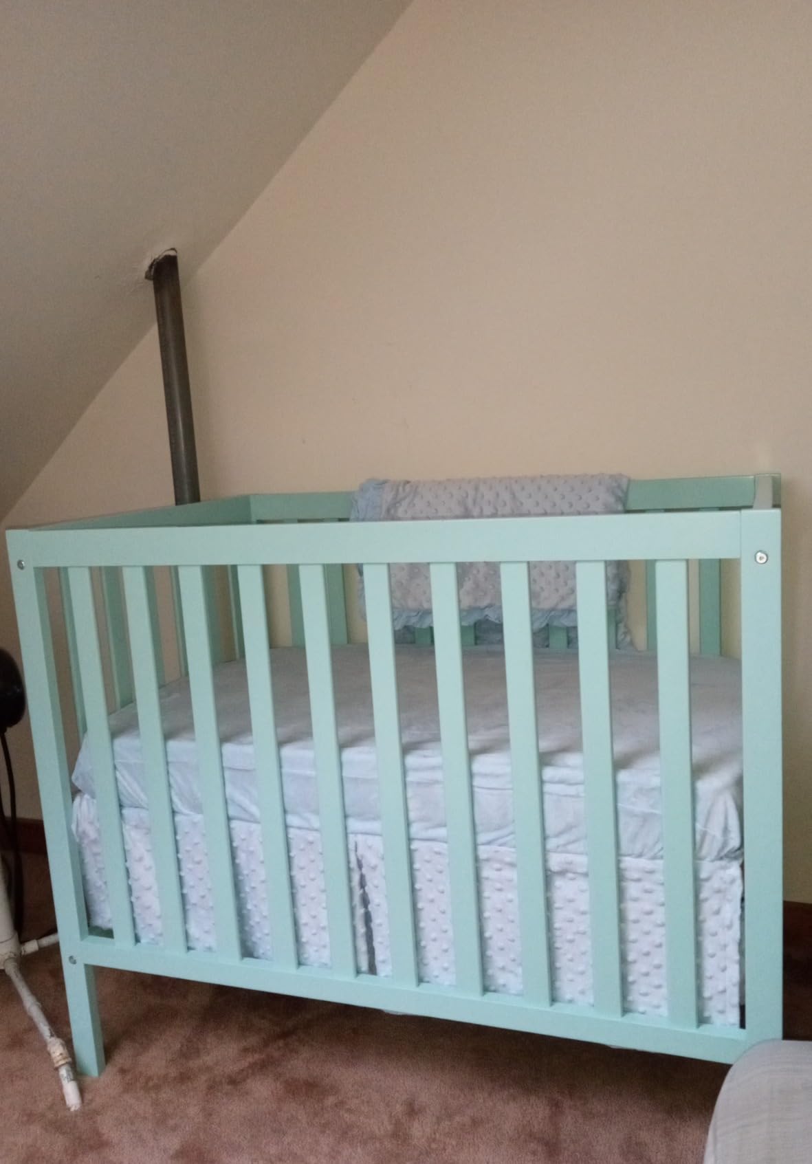 Dream On Me Edgewood 4-in-1 Convertible Mini Baby Crib in Cool Grey, GreenGuard Gold & JPMA, Non-Toxic, Compact 40×25×33″ Design, Converts to Mini Daybed & Twin Bed, 1″ Mattress Pad customer photo 1