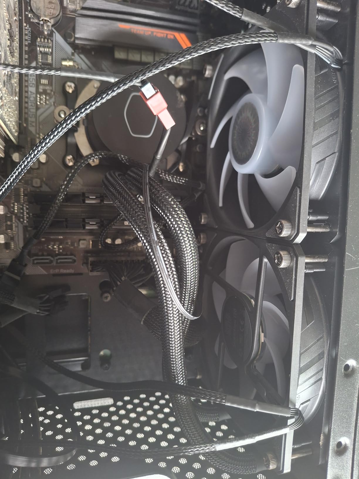 CoolerMaster MasterLiquid ML240L RGB V2, Close-Loop AIO CPU Liquid Cooler, Gen3 Dual Chamber Pump, 240mm Radiator, SickleFlow 120 PWM ARGB, AMD Ryzen AM5/AM4, Intel LGA1700/1200 (MLW-D24M-A18PC-R2) customer photo 1