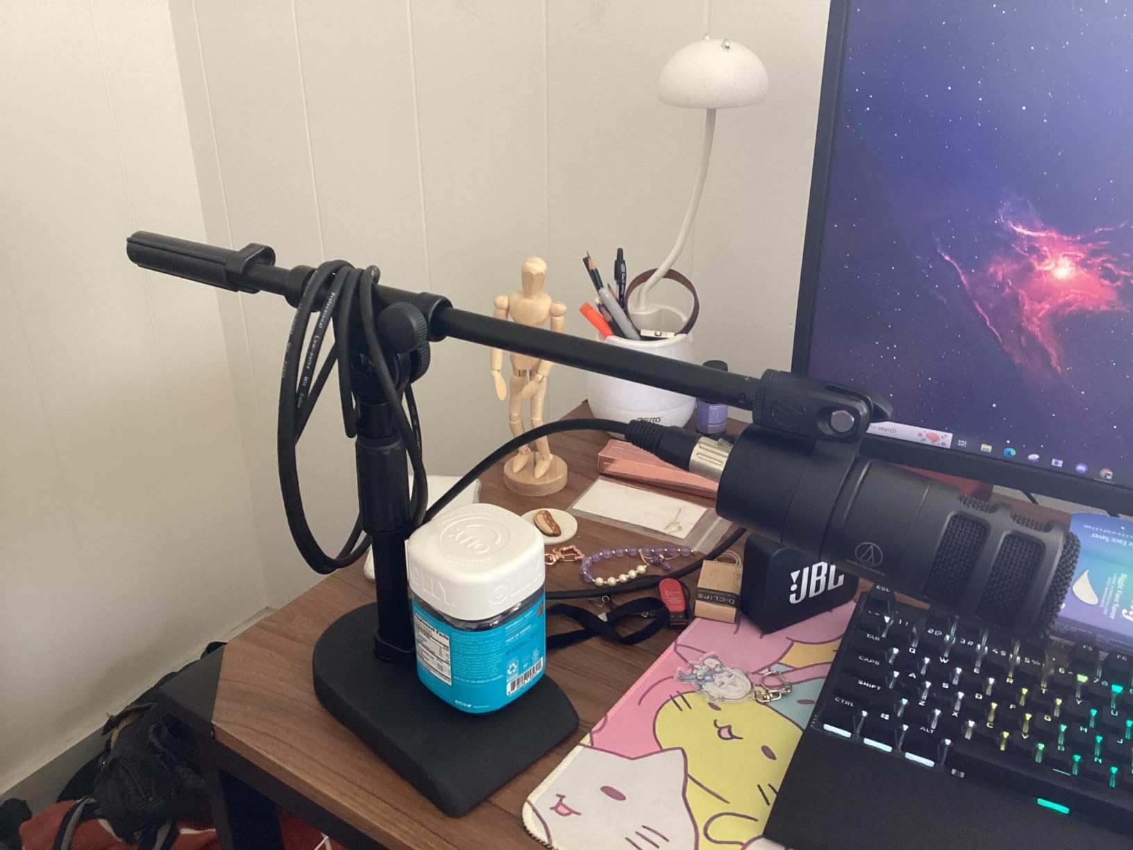 InnoGear Adjustable Desk Microphone Stand, Weighted Base with Soft Grip Twist Clutch, Boom Arm, 3/8'' and 5/8'' Threaded Mounts for Blue Yeti and Blue Snowball, Kick Drums, Guitar Amps, Black customer photo 2