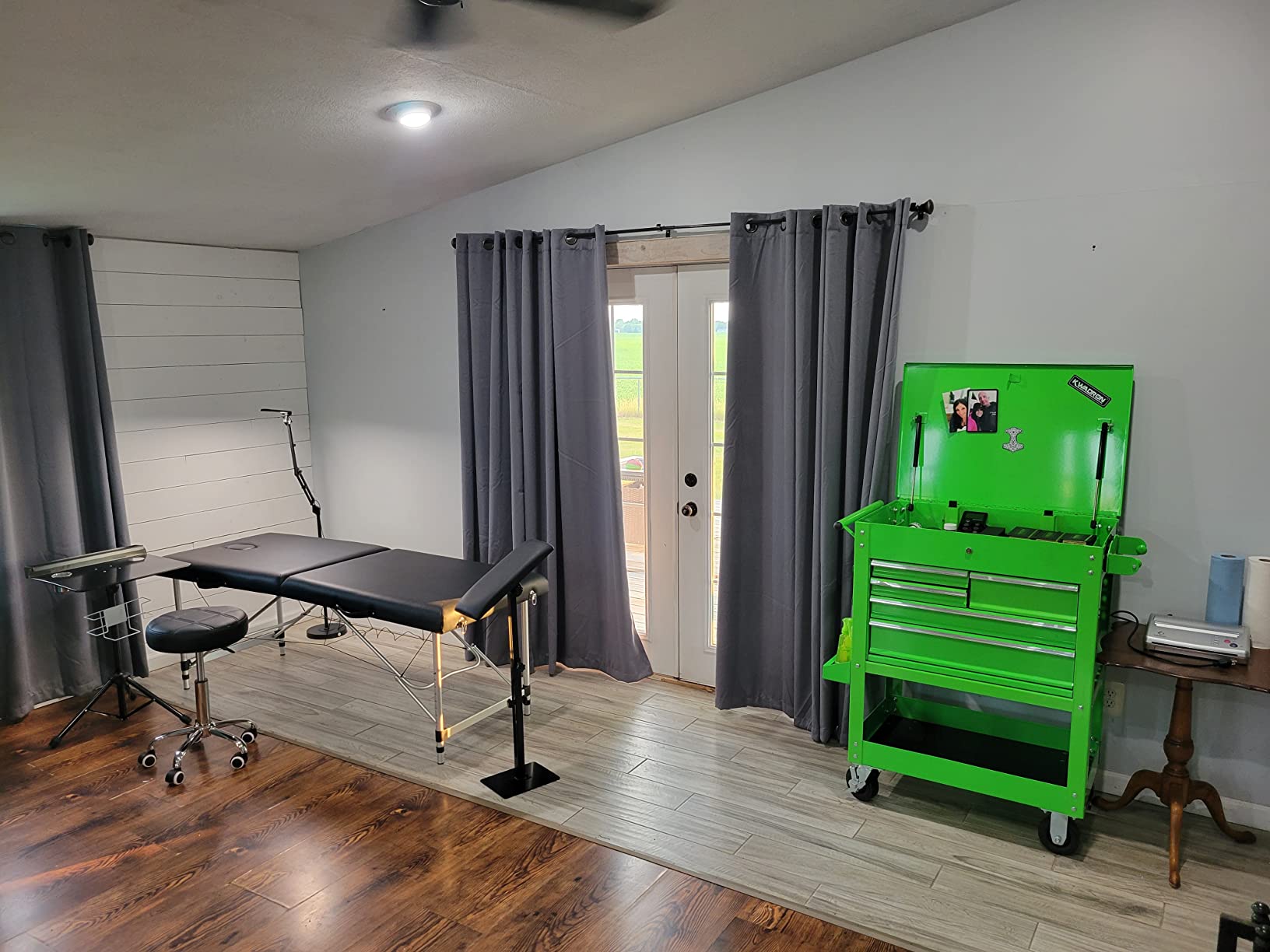Yaheetech Portable Massage Table Foldable, Adjustable Salon Lash Bed, Black customer photo 1
