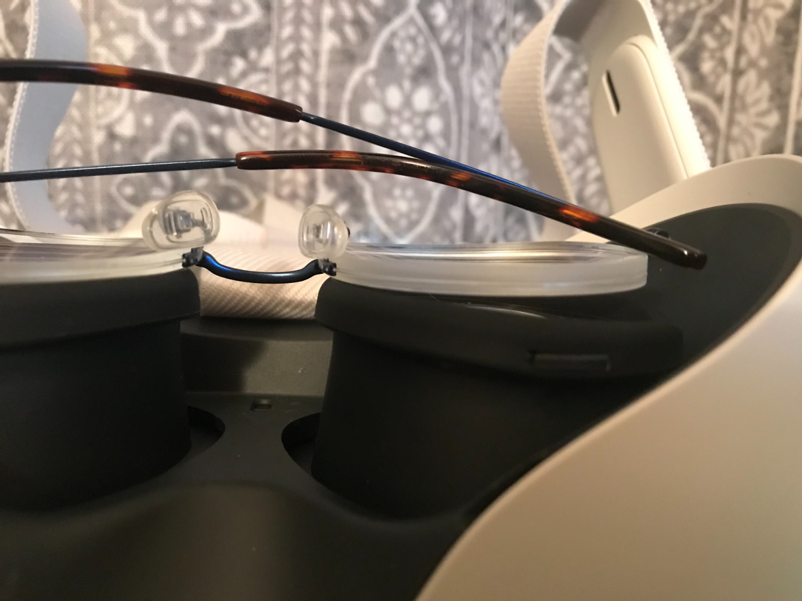 AMVR Glasses Spacer Compatible with Oculus Quest 3S/Quest 2/Rift S Accessories, Soft Silicone Anti-Scratch Ring, Protect VR Lens and Prescription Glasses from scratchings(Not Compatible with Quest 3) customer photo 1