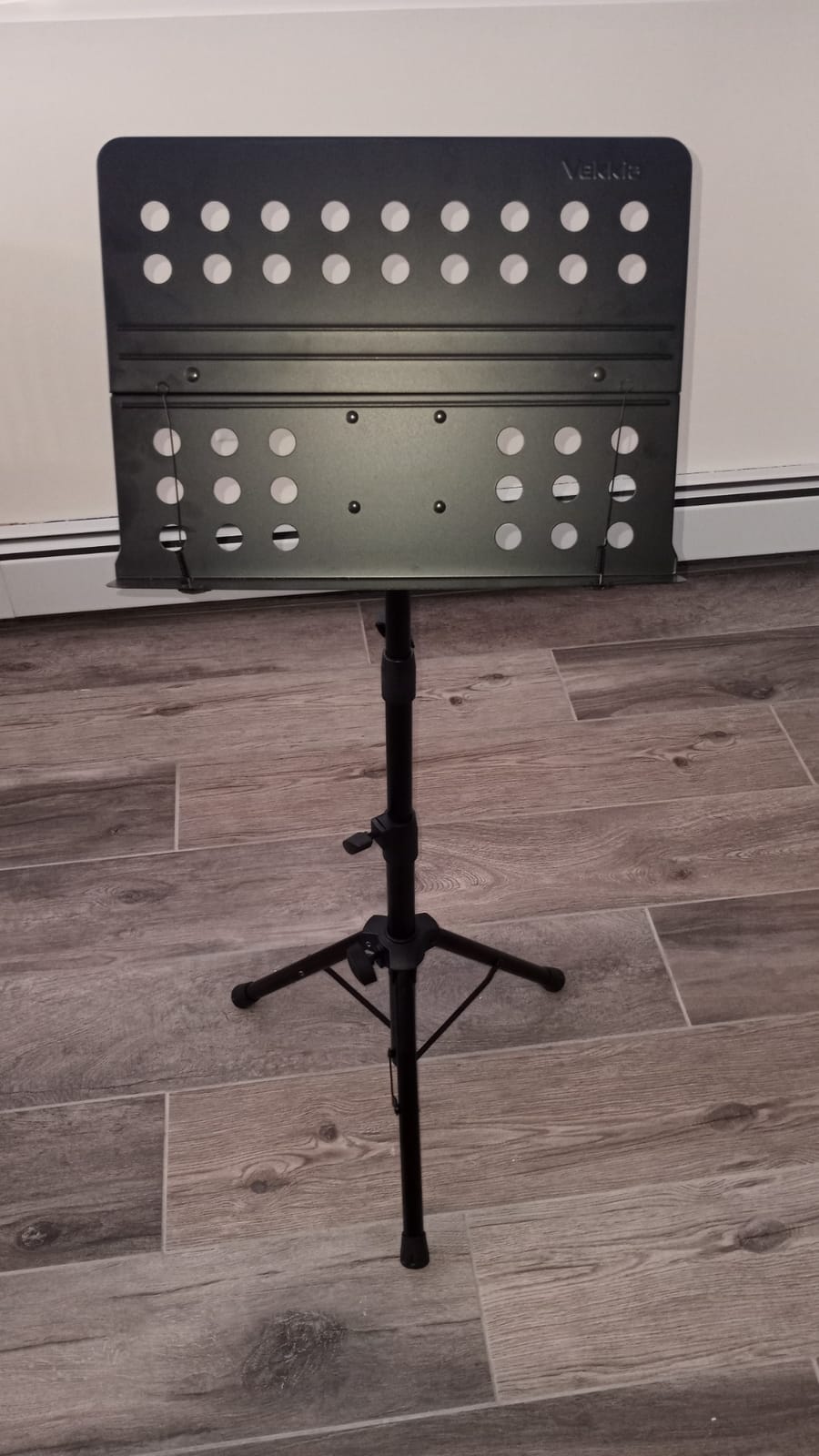 Vekkia Metal Professional Portable Perforated Sheet Music Stand customer photo 1