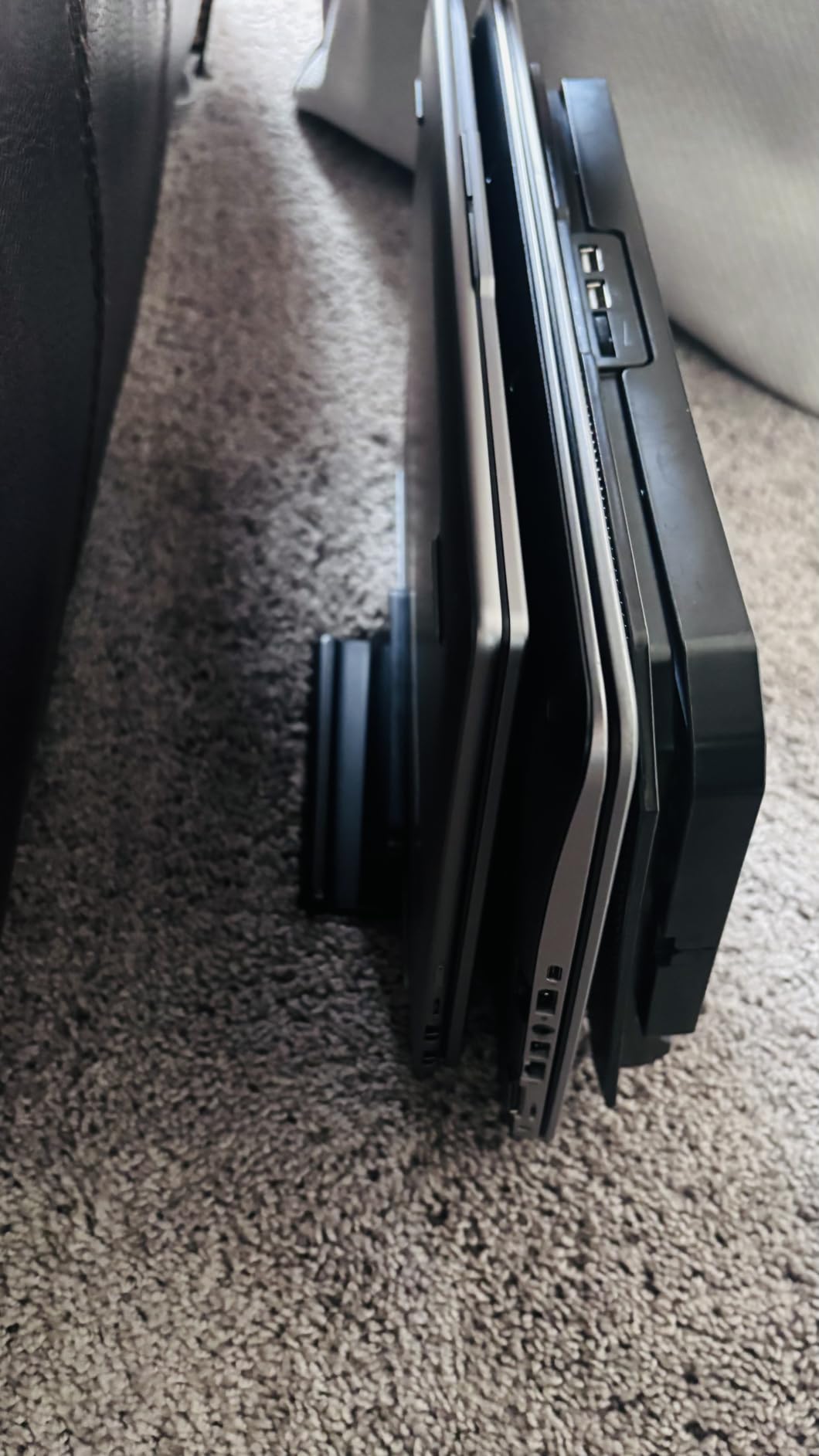 Vaydeer Vertical Laptop Stand for Desk,Dual Slots Plastic Laptop Holder with Space Saving 4-in-1 Design,Adjustable Laptop Organizer Storage Supports for MacBook,Mac,HP,Dell,Microsoft Surface,Lenovo customer photo 1