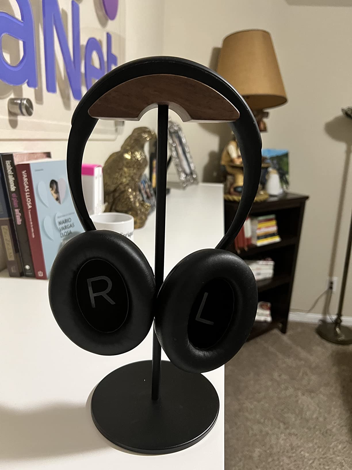 Headphone Stand, Walnut Wood & Aluminum Headset Stand, Nature Walnut Gaming Headset Holder with Solid Heavy Base for All Headphone Sizes (Gold) customer photo 1