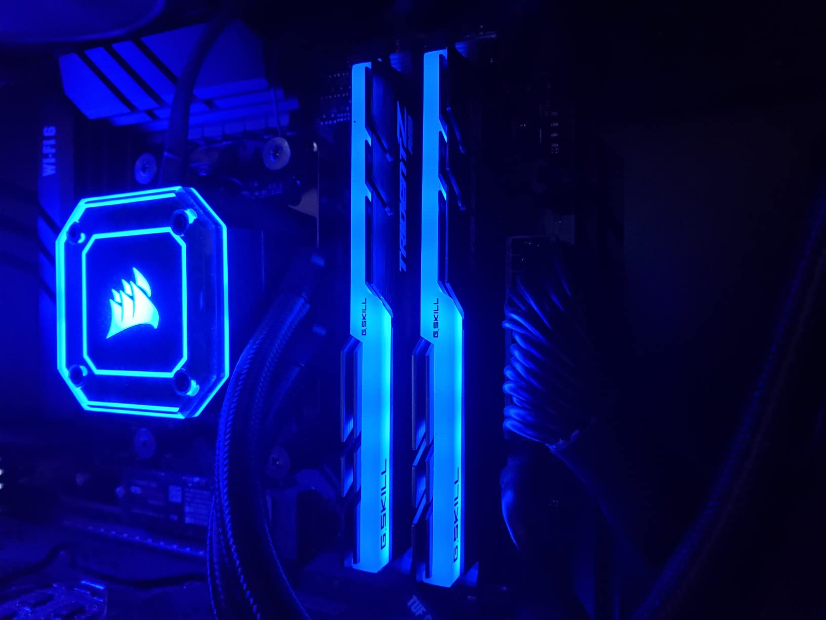 G.SKILL Trident Z RGB Series DDR4 RAM (XMP) 32GB (2x16GB) Up to 4000MT/s CL18-22-22-42 1.40V Desktop Computer Memory U-DIMM (F4-4000C18D-32GTZR) customer photo 1