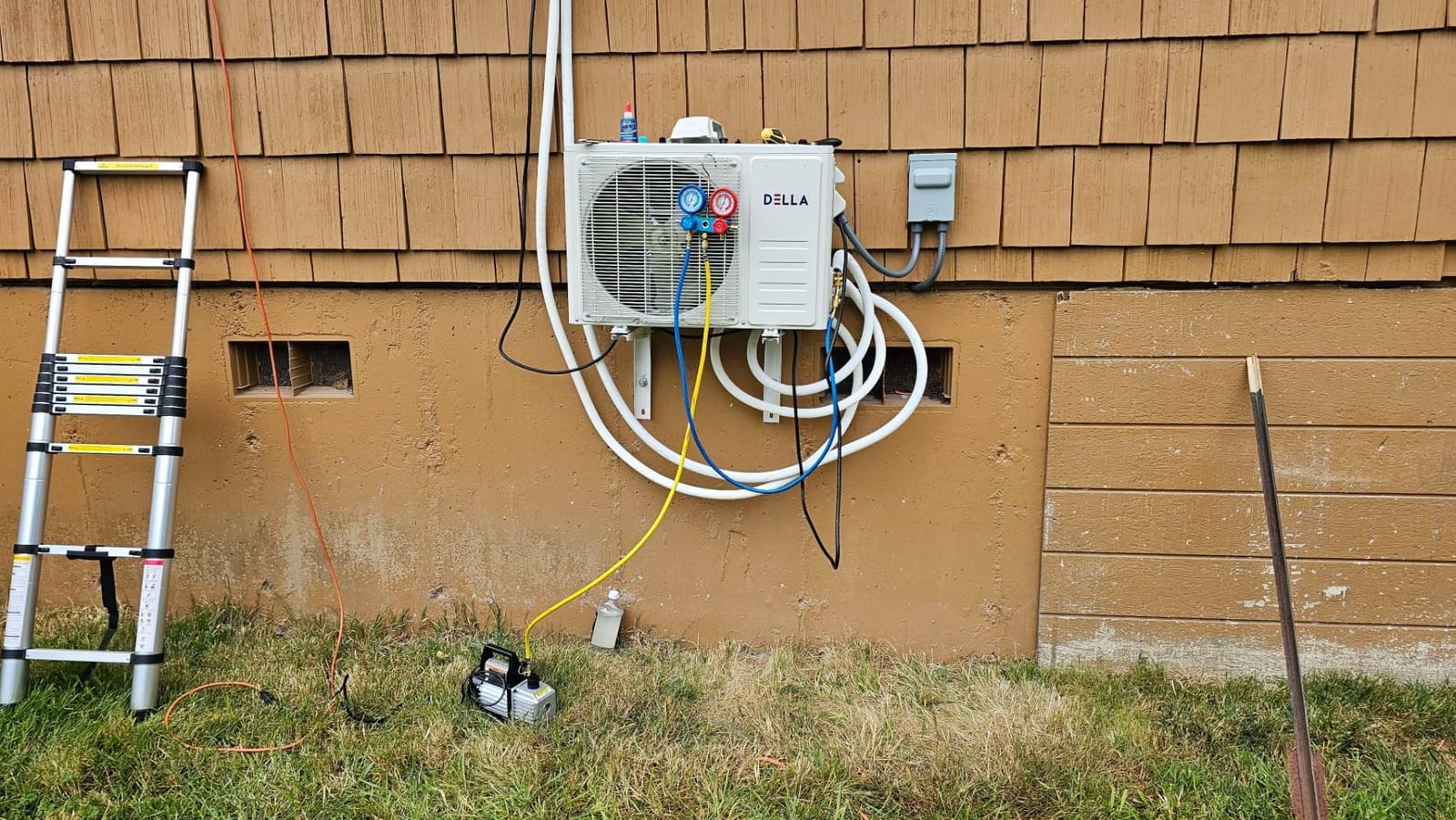 DELLA Vario Series 12000 BTU Mini Split Air Conditioner Work with Alexa with 1 Ton Pre-Charged Heat Pump Ductless Inverter System, 23 SEER2, Cools Up to 550 Sq. Ft,16.4ft Installation Kit Included customer photo 2