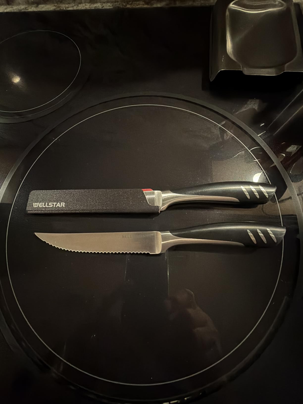 Bellemain Steak Knife Set of 8, Serrated Stainless Steel, Dishwasher Safe customer photo 2