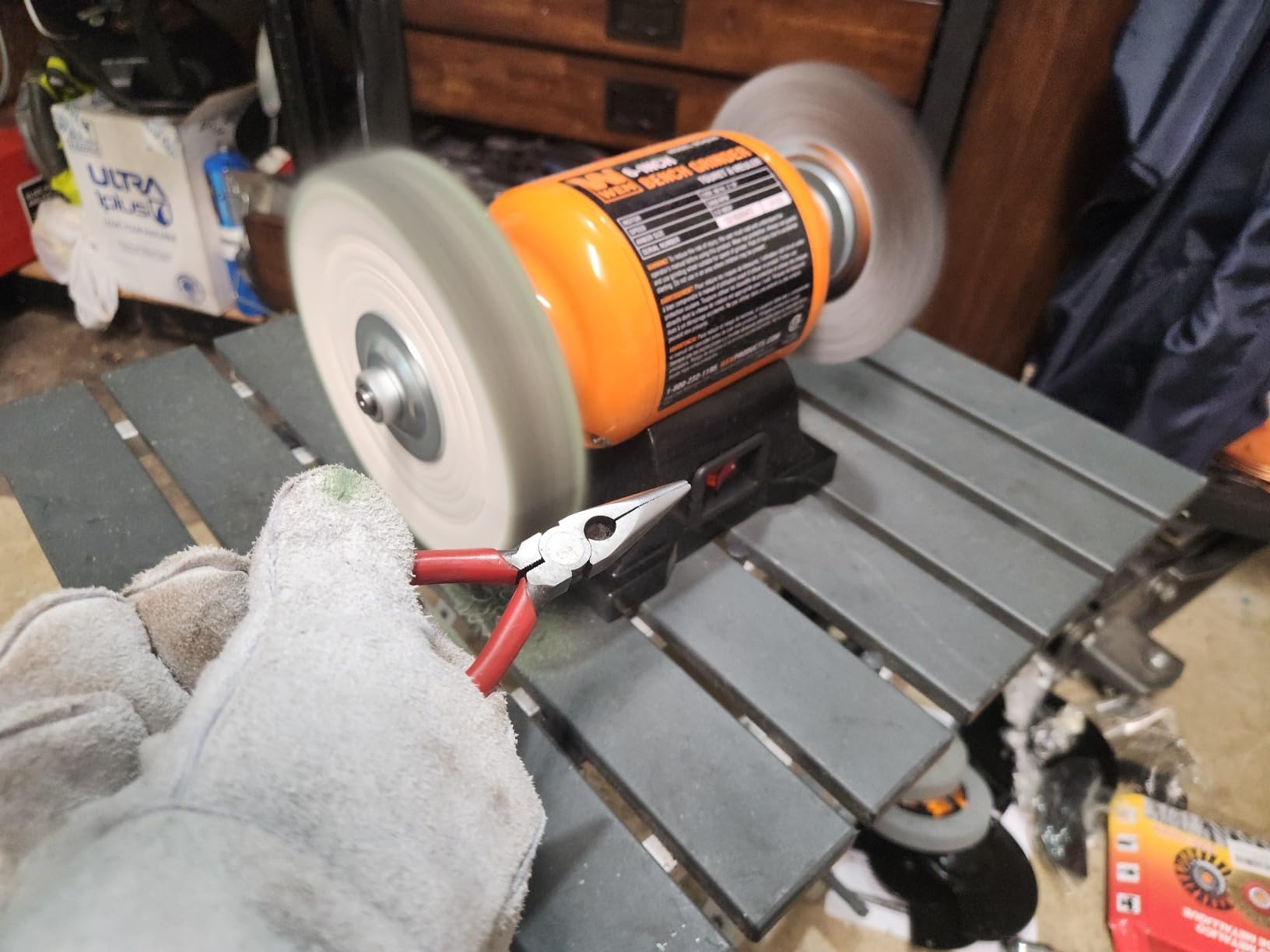 WEN BG4260 2.1-Amp 6-Inch Single Speed Bench Grinder, Orange,black customer photo 2