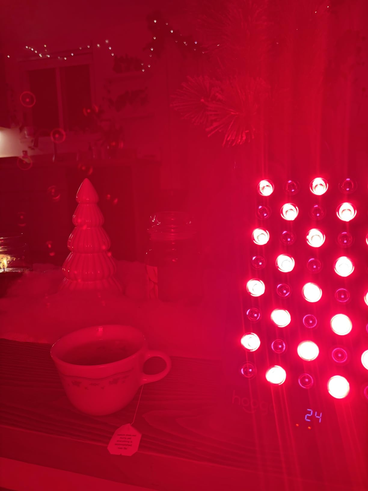 Hooga Red Light Therapy Panel Device – 660nm Red & 850nm Near Infrared Light Therapy, LED Light Therapy Lamp for Face & Body, 40 LEDs, Timer, Adjustable Stand – HG200 customer photo 1