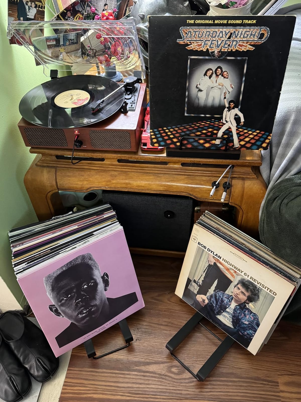 Victrola 'The Kit' - A Vinyl Record Cleaning Kit, Doubles as a Record Stand, Includes Anti-Static Brush, Cleaning Solution, Cloth, Espresso Wood Finish Stand with Smart Black Metal Accents customer photo 2