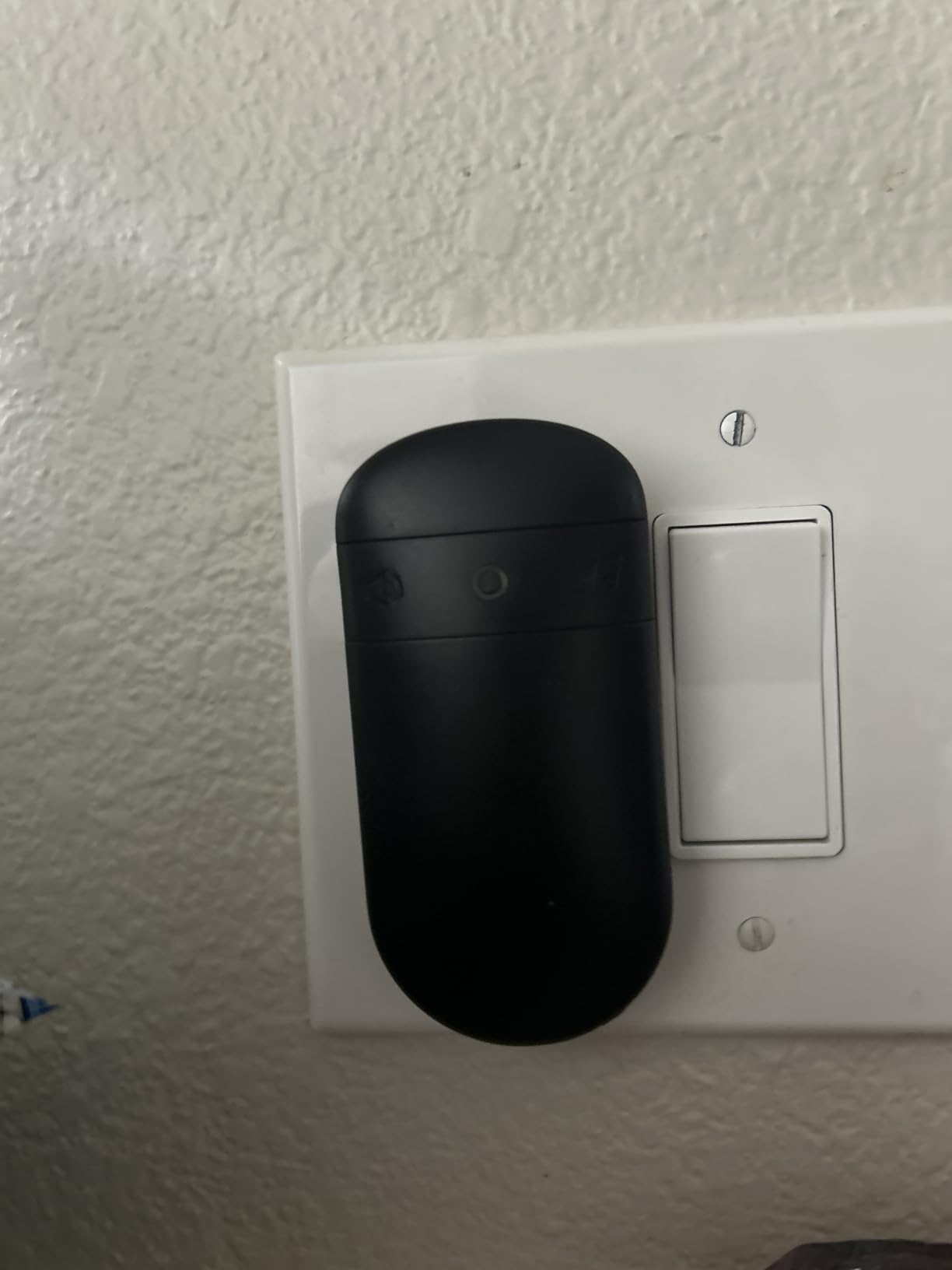 Wireless Doorbell, SECRUI Door bell Over 1000ft Coverage with 2 Plug-In Receivers, 1 Waterproof Push button, 52 Chimes, 110dB loud Sound Colorful LED Flash customer photo 1