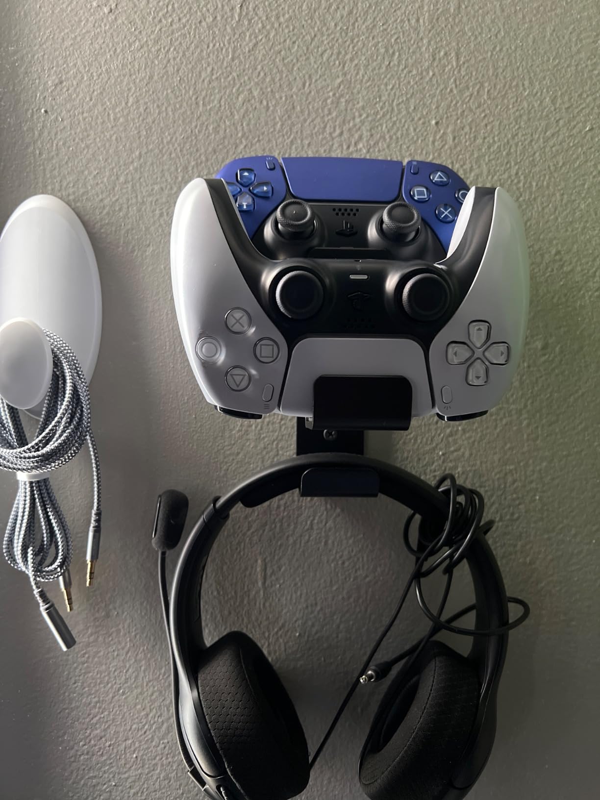 MoKo Controller Wall Mount, Dual Gamepad Headphone Hanger for Xbox PS5 | Holds 2 controllers and one headset, compatible with Xbox Series PS5 PS4 PS3 Switch and most standard gamepads customer photo 1