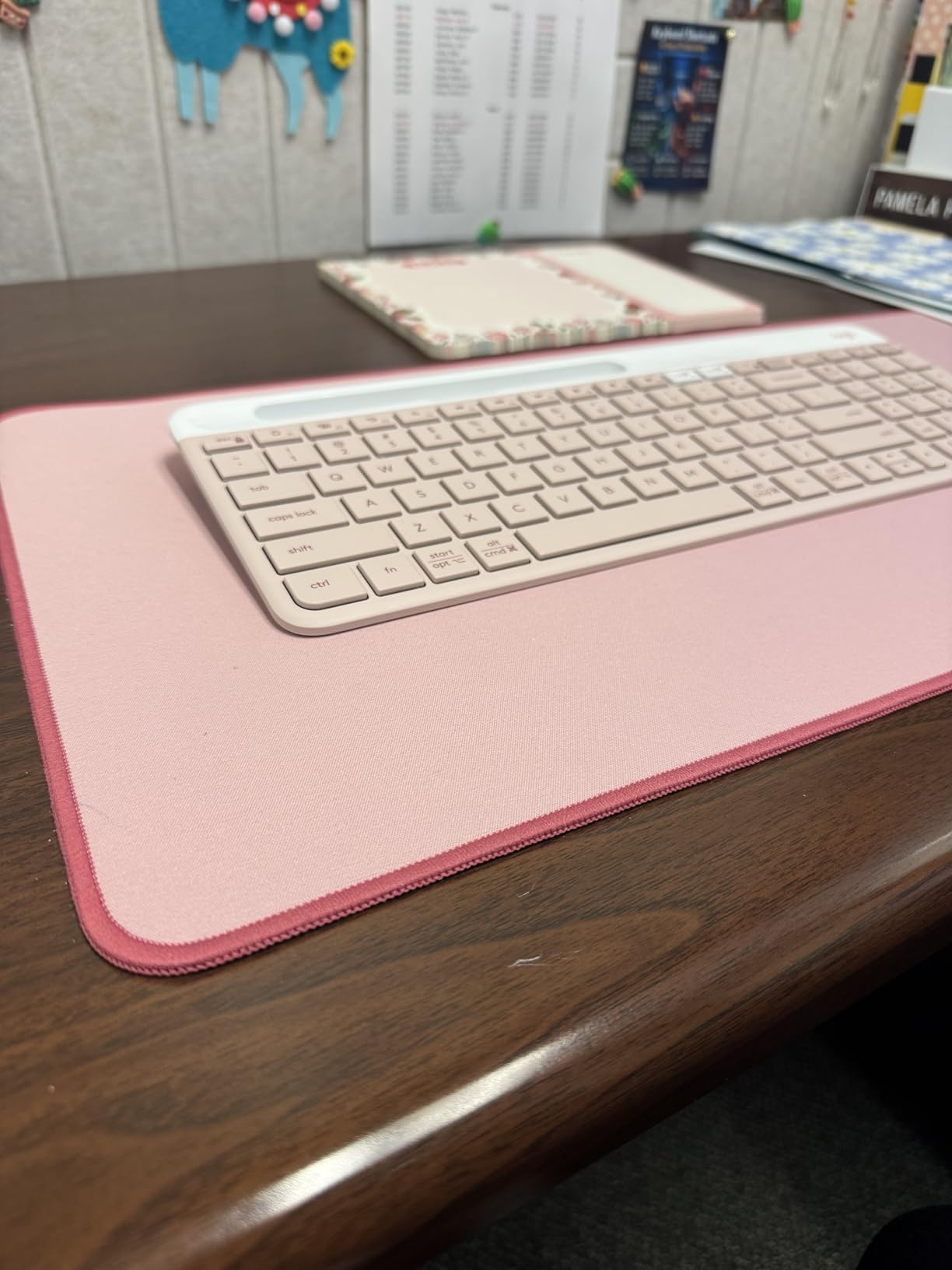 Logitech Studio Series Desk Mat Large 28x12 Inches - Rubber - Darker Rose customer photo 1