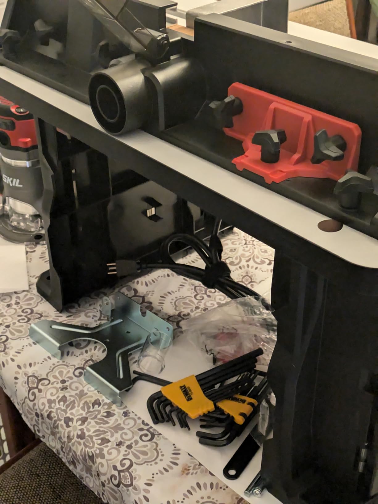 SKIL RT1323-01 Router Table and 10Amp Fixed Base Router Kit customer photo 2