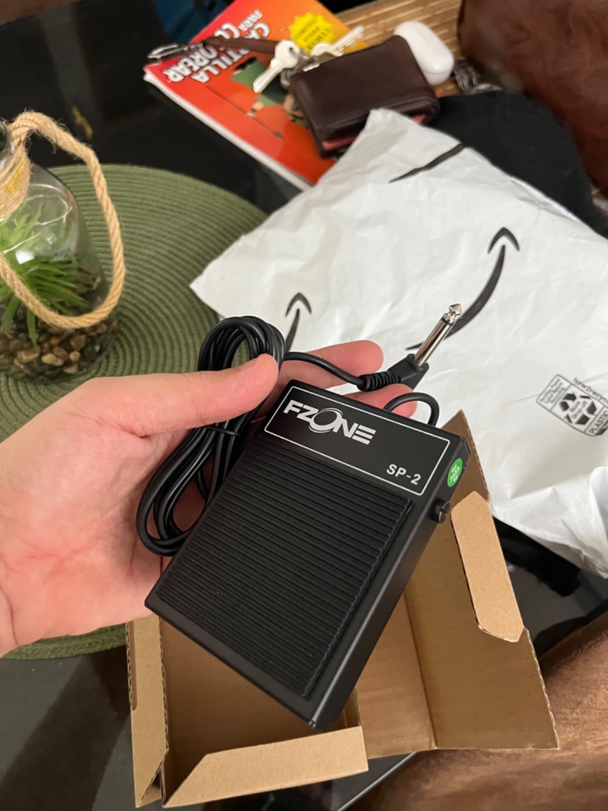 FZONE Compact Sustain Pedal for Keyboards Digital Pianos Synthesizers,Tone Modules,Drum Machines All Metal Heavy Design,Non-Slip,with Polarity Switch customer photo 2